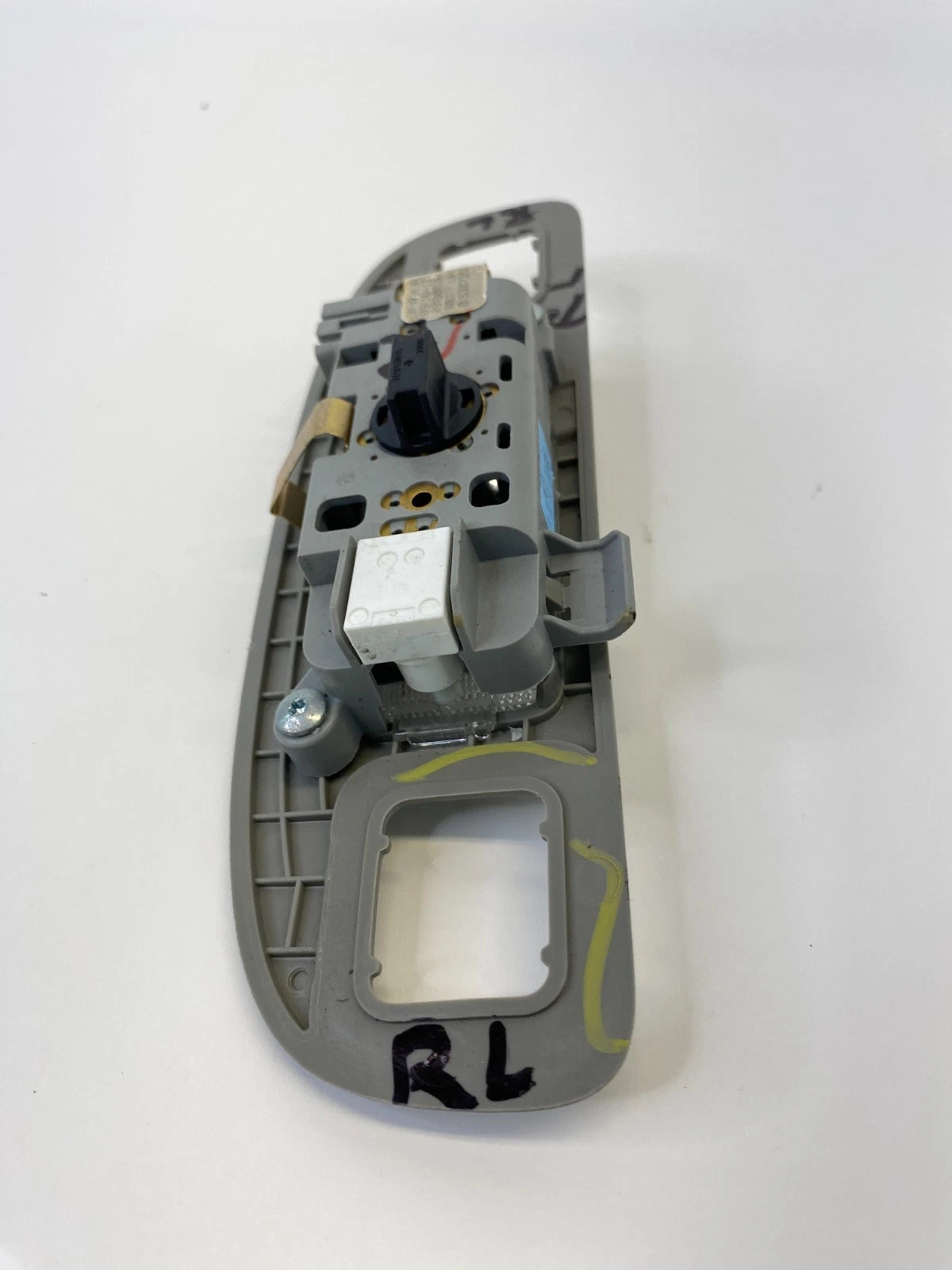 13-18 CADILLAC ATS REAR LEFT ROOF READING DOME LIGHT LAMP W/ COAT HOOK BEZEL OEM