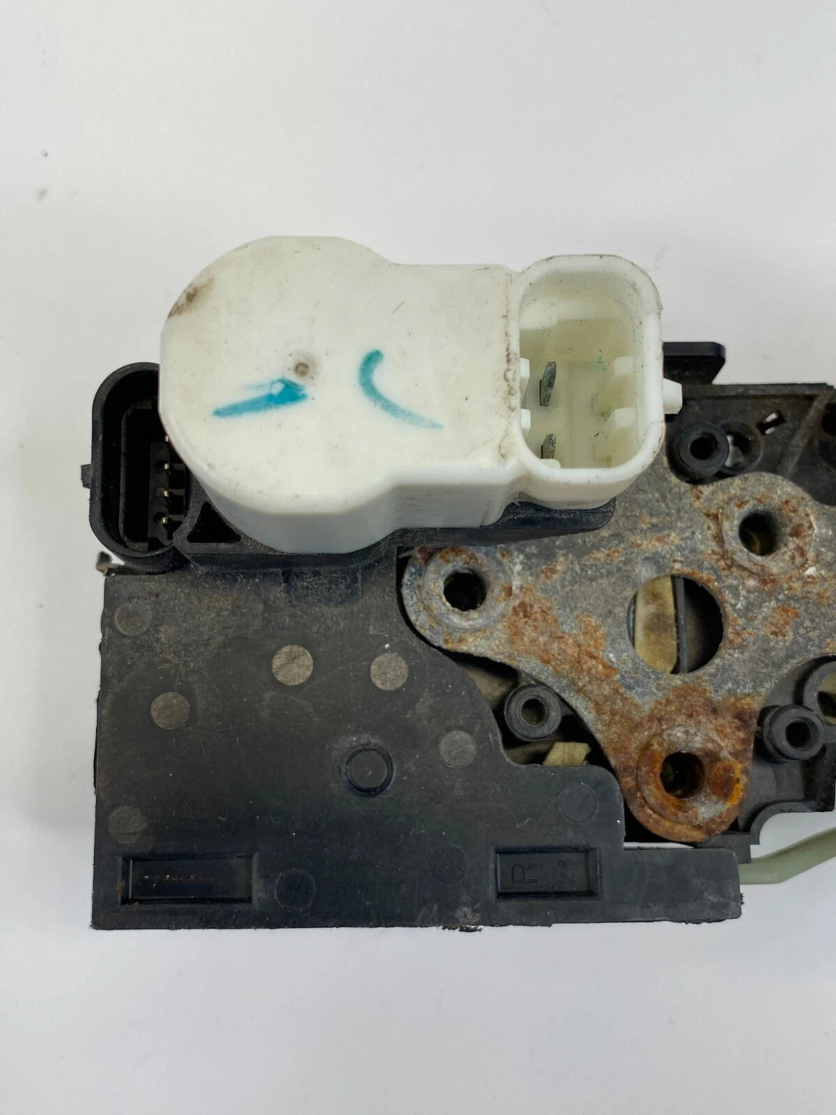 2000-2005 CADILLAC DEVILLE SEDAN REAR RIGHT SIDE DOOR LOCK LATCH ASSEMBLY