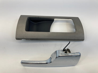 2003-2006 Lincoln Navigator Rear Right Side Inner Door Handle w/ Bezel