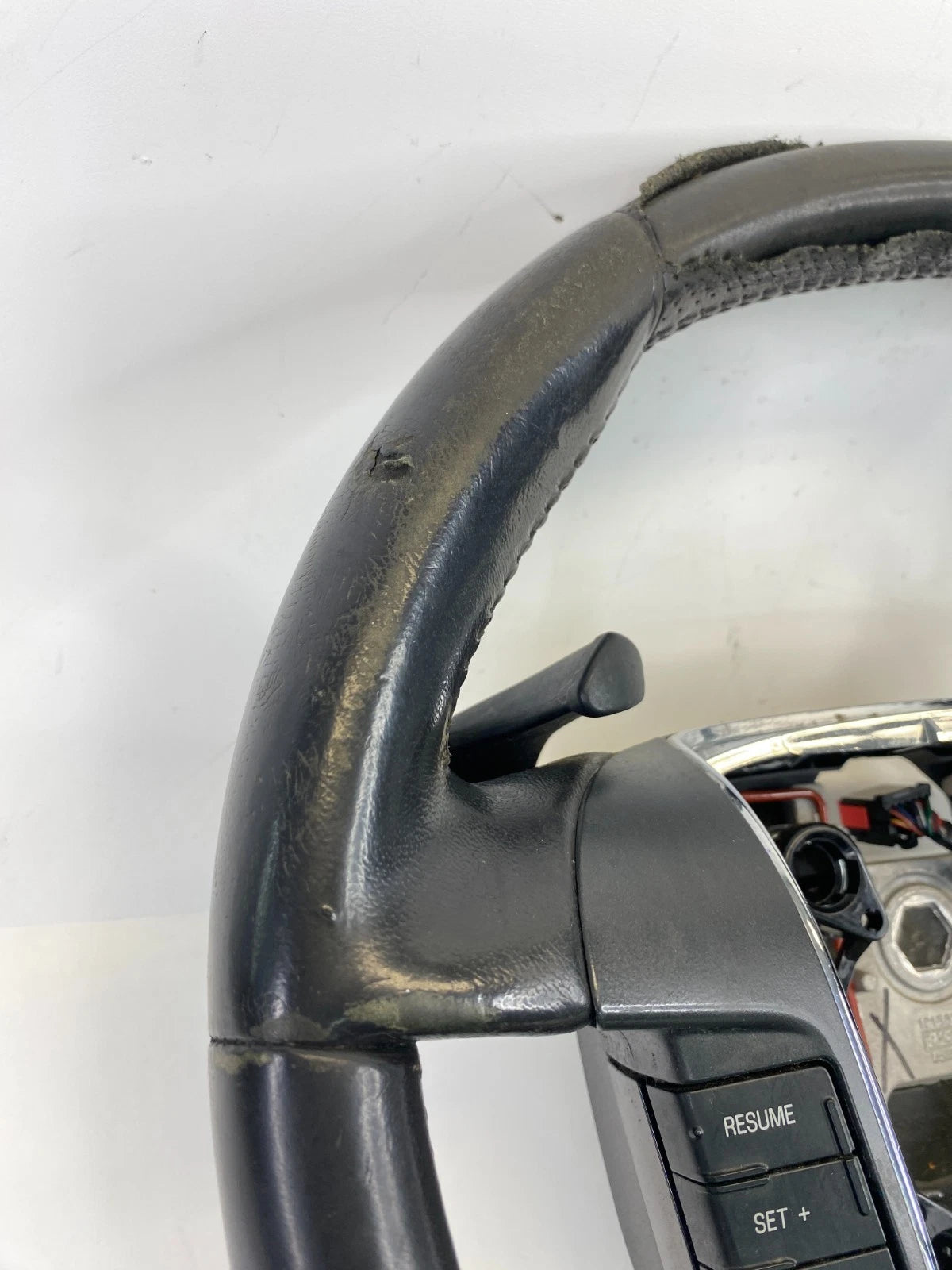 2010-2012 FORD TAURUS STEERING WHEEL W/ AUDIO & CRUISE CONTROL SWITCHES OEM