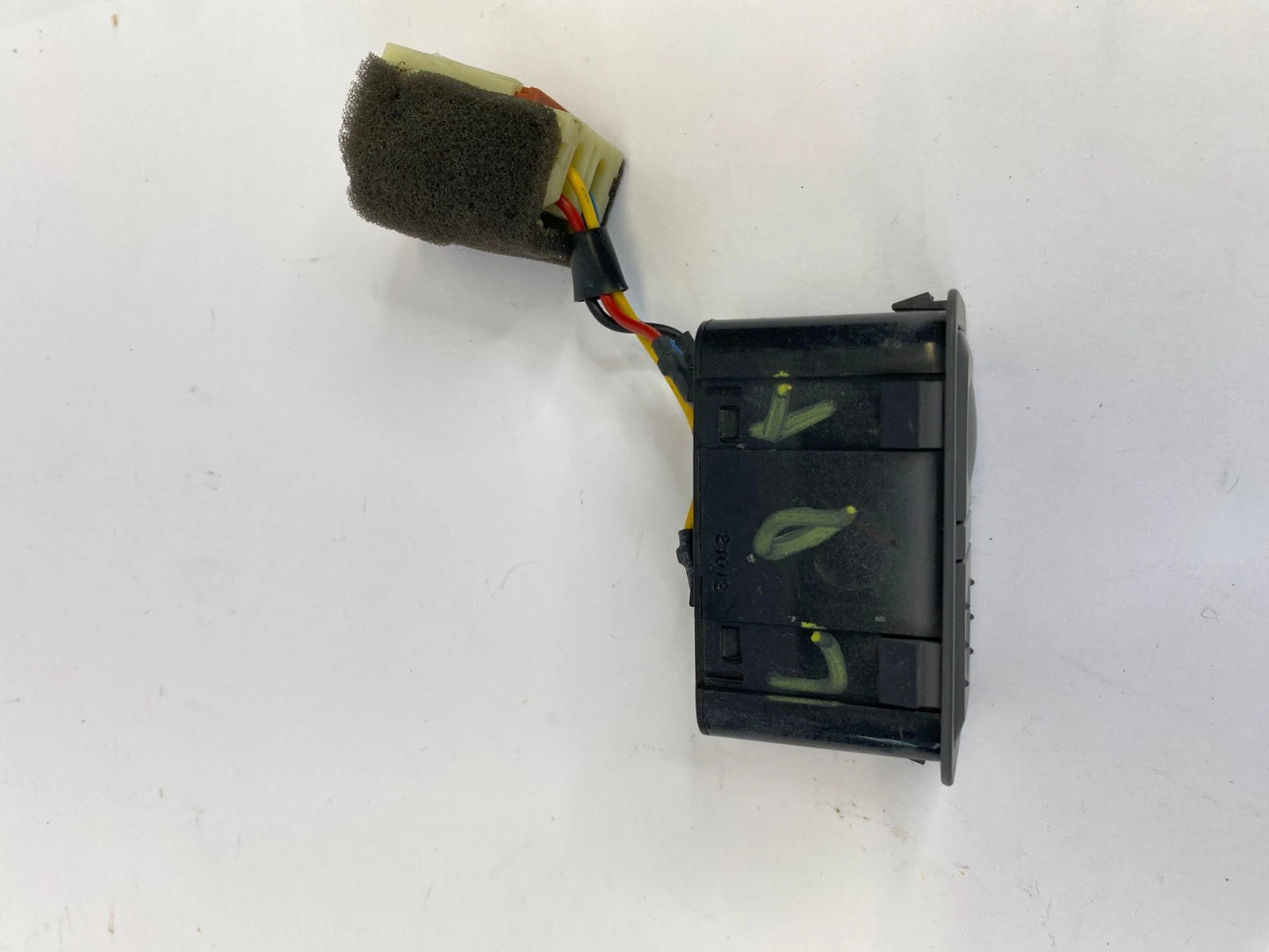 2011-2014 HYUNDAI SONATA GAS FUEL DOOR & TRUNK OPEN CONTROL SWITCH 202009287 OEM