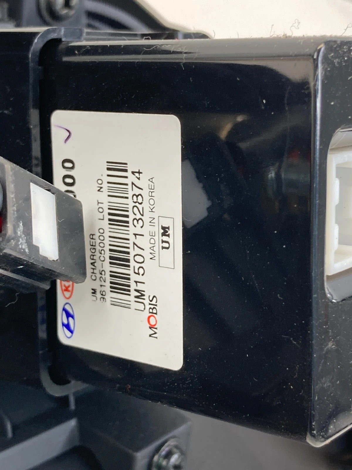 2016-2020 KIA SORENTO REAR CENTER CONSOLE AIR VENT W/ USB CHARGER 84640C6000 OEM