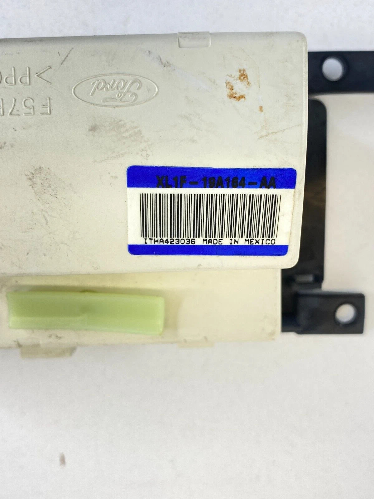 1998-2002 FORD EXPEDITION REAR CONSOLE AUDIO VOLUMEN CONTROL SWITCH ASSEMBLY OEM