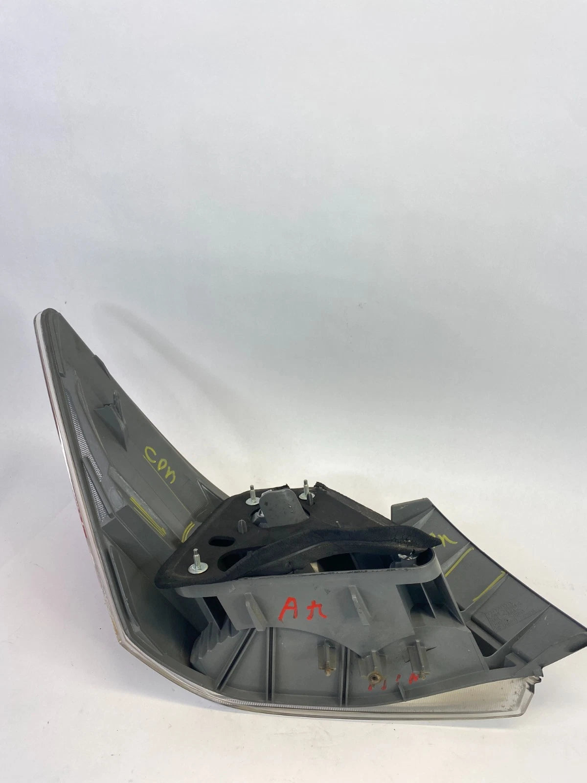 2008-2012 HONDA ACCORD SEDAN RIGHT PASSENGER TAIL LIGHT TAILLIGHT TAIL LAMP OEM