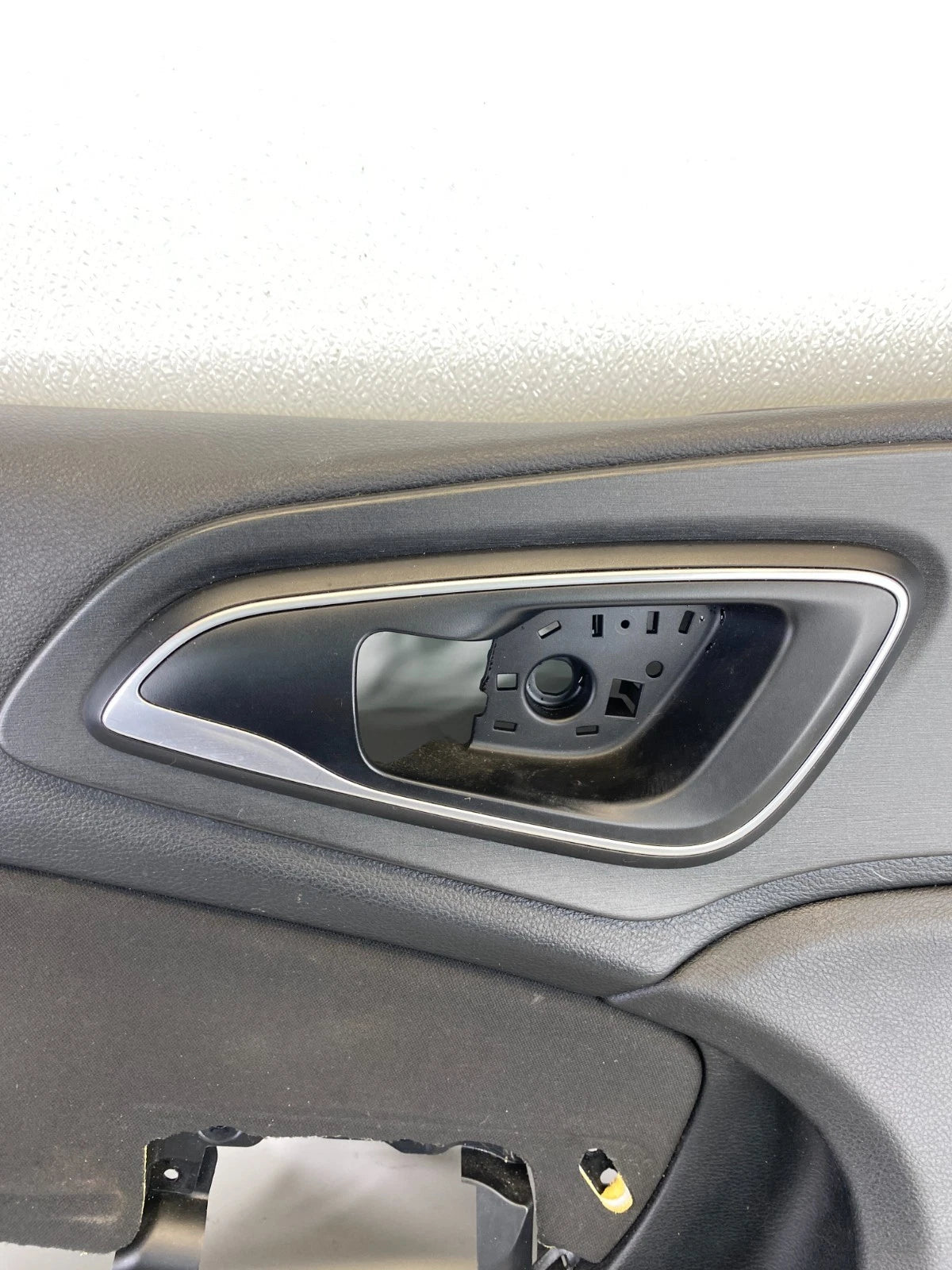 2015-2017 Chrysler 200 Front Left Side Interior Door Panel Assembly 5MC31DX9AB