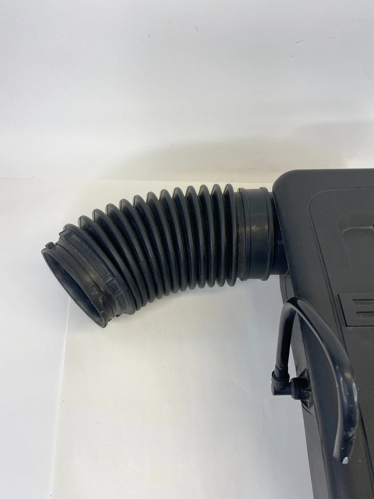 10-17 CHEVROLET EQUINOX 2.4L AIR INTAKE RESONATOR OUTLET DUCT HOSE 20920721 OEM