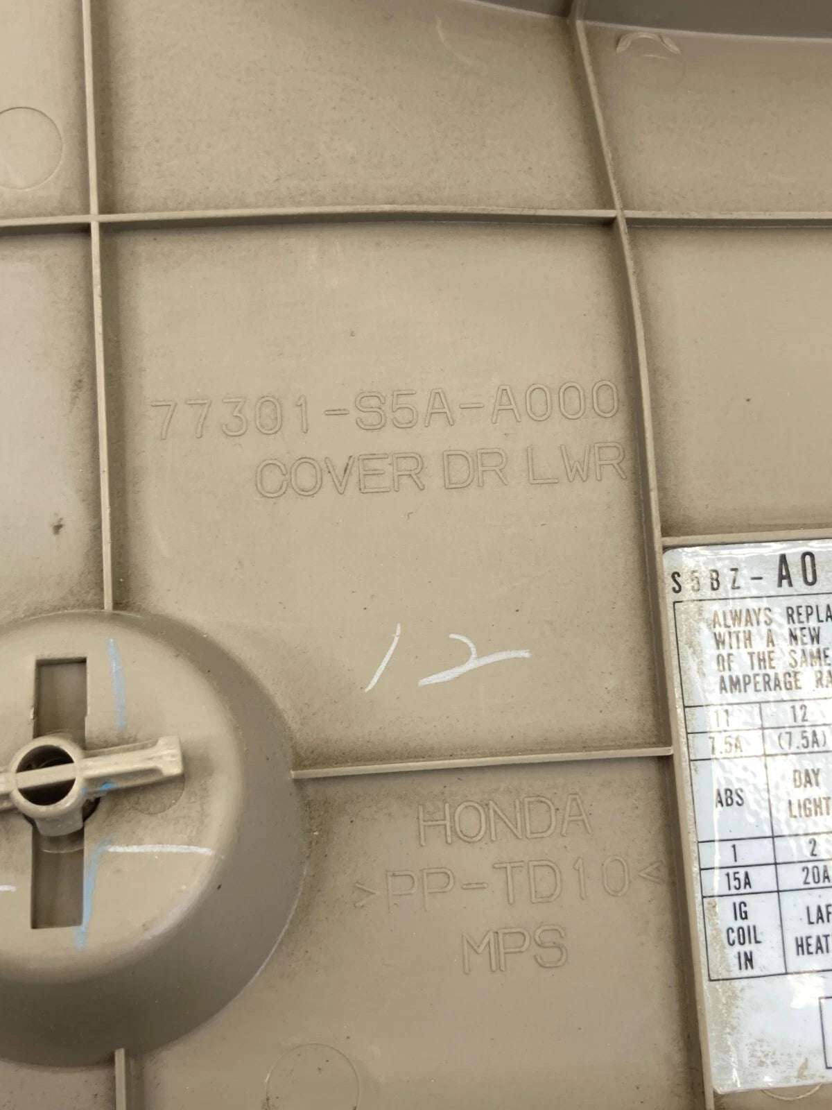 01-05 HONDA CIVIC INTERIOR FUSE ACCESS PANEL ACCESS TRIM COVER 77301-S5A-A000