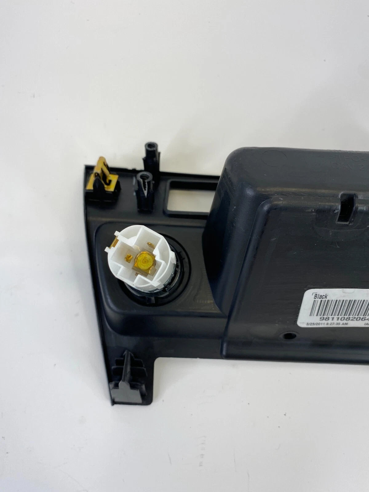 2010-2012 DODGE CALIBER CENTER FRONT CENTER DASH COMPARTMENT W/ POWER OUTLET OEM