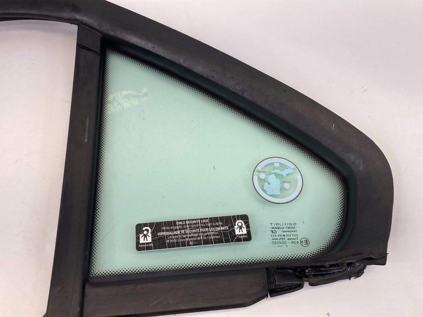 1999-2005 PONTIAC GRAND AM SEDAN REAR RIGHT SIDE DOOR QUARTER WINDOW VENT GLASS