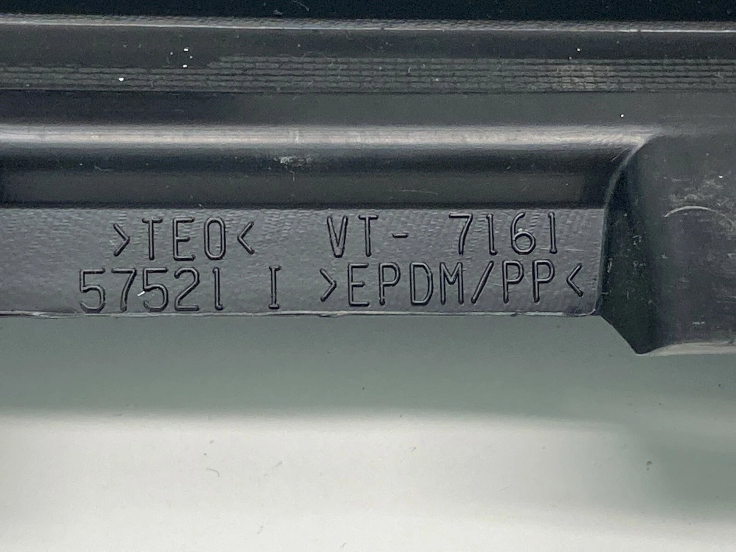 2006 2007 CHRYSLER PT CRUISER RIGHT PASSENGER SIDE DASH BEZEL TRIM PANEL COVER