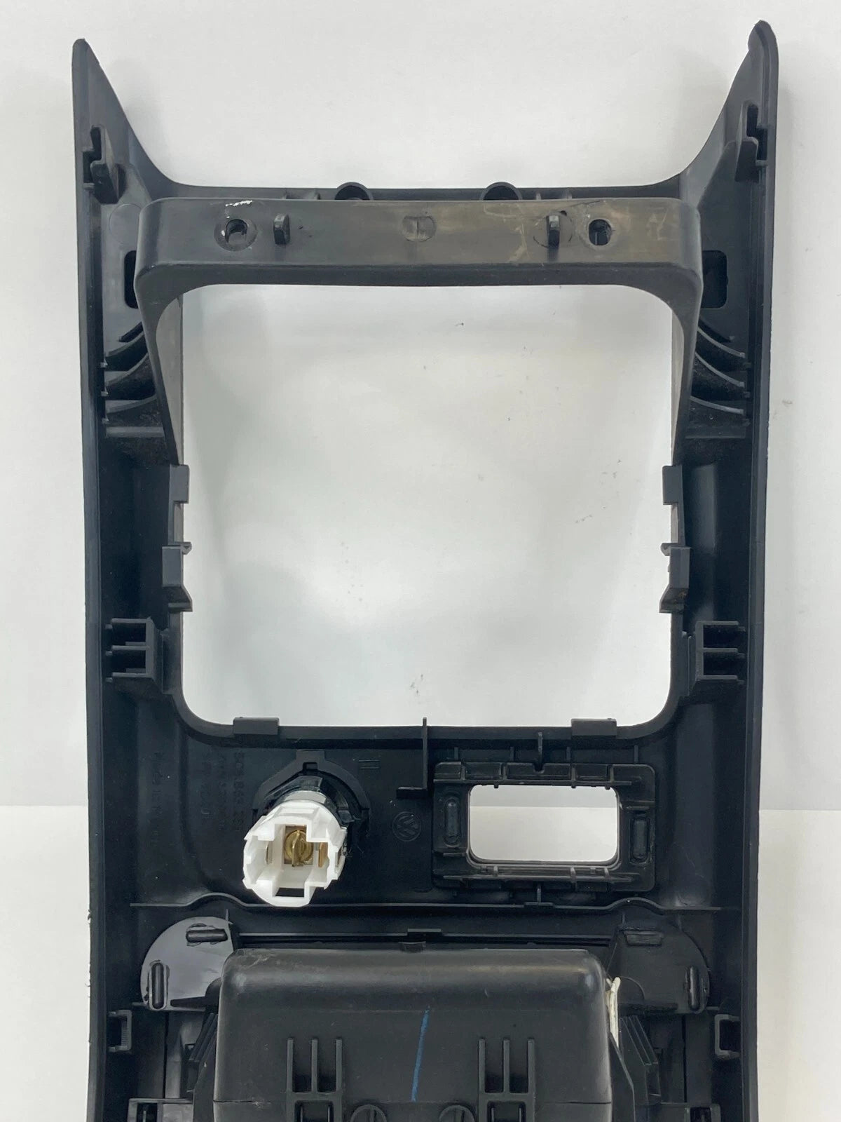 2011-2018 VOLKSWAGEN JETTA SEDAN AT REAR CENTER CONSOLE TRIM BEZEL 5C6864298 OEM