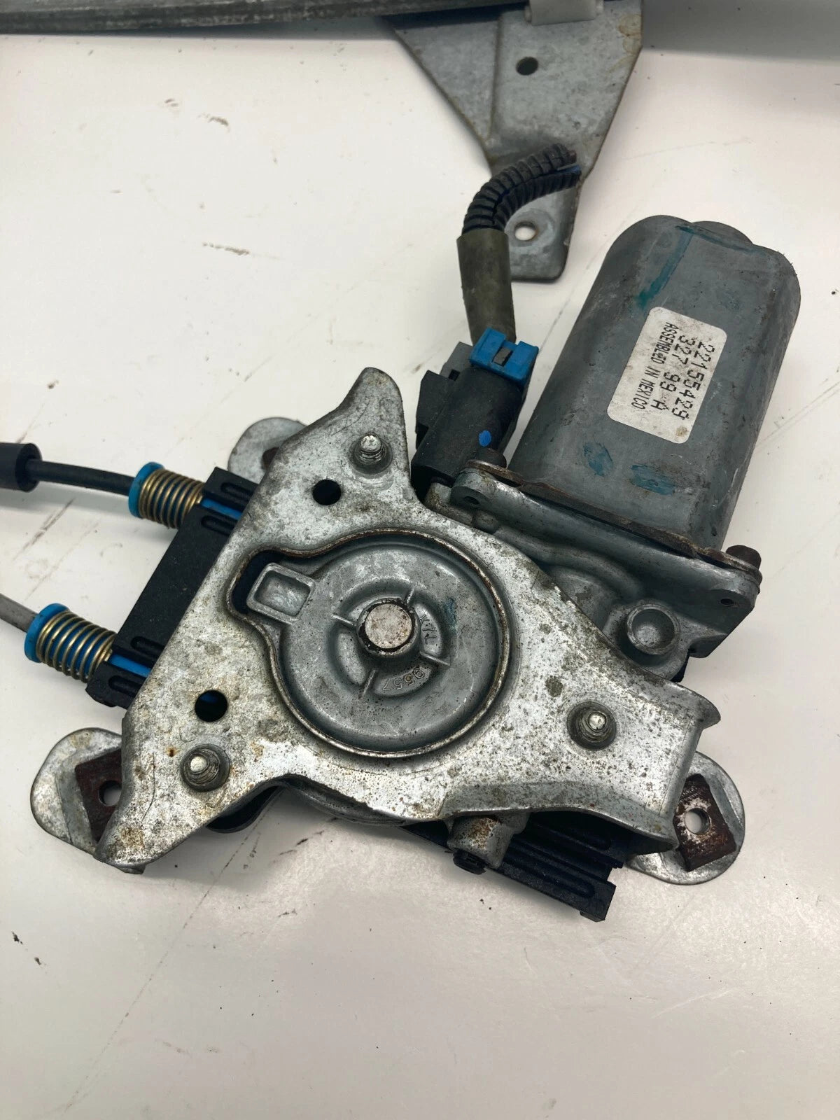 98-02 INTRIGUE 97-04 REGAL 97-05 CENTURY FRONT RIGHT WINDOW REGULATOR W/ MOTOR