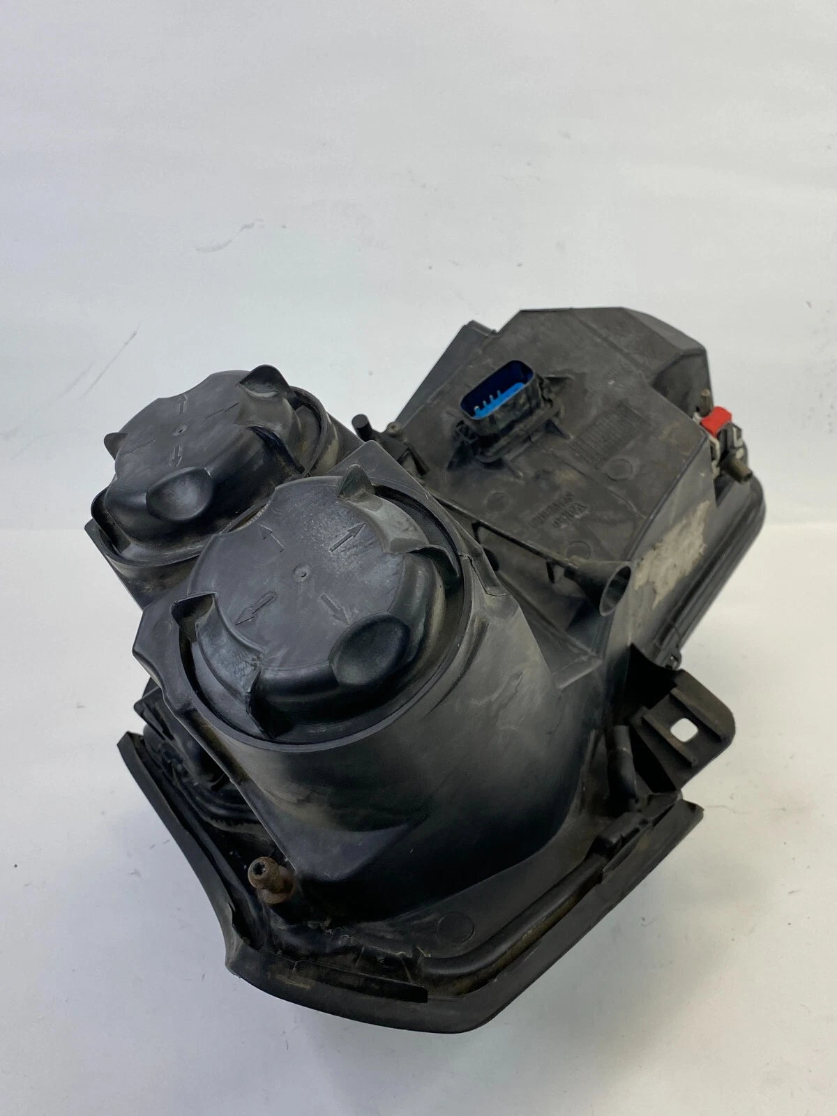 2003-2007 CADILLAC CTS RIGHT PASSENGER HEADLIGHT HEADLAMP HALOGEN 15276218