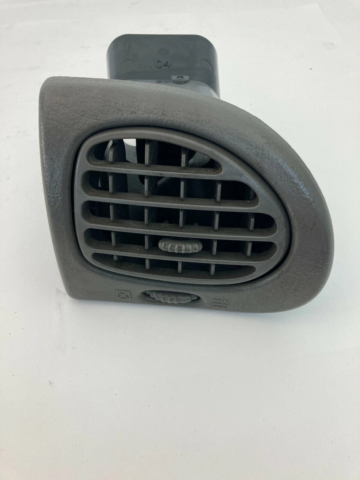 2004-2007 BUICK RAINIER FRONT DASH RIGHT PASSENGER AC HEATER AIR VENT GRILLE OEM