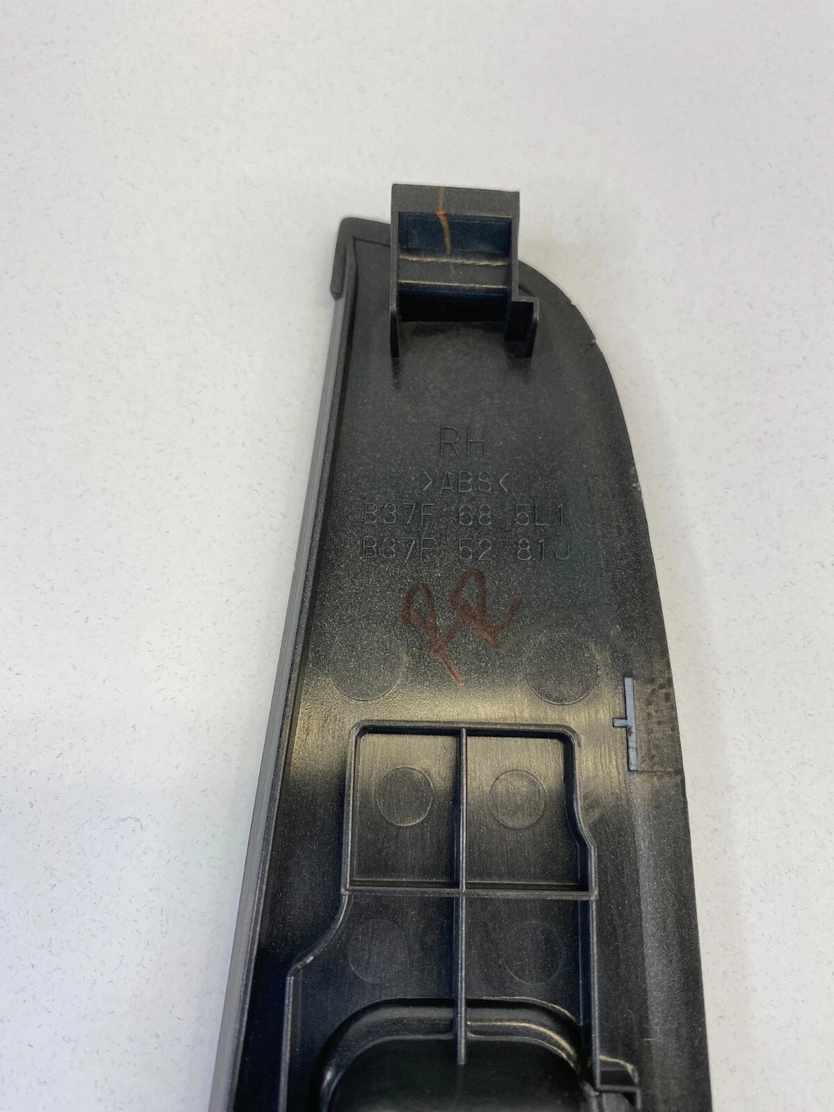 2004-2009 MAZDA 3 MAZDA3 REAR RIGHT DOOR POWER WINDOW SWITCH BEZEL B37F-68-5L1