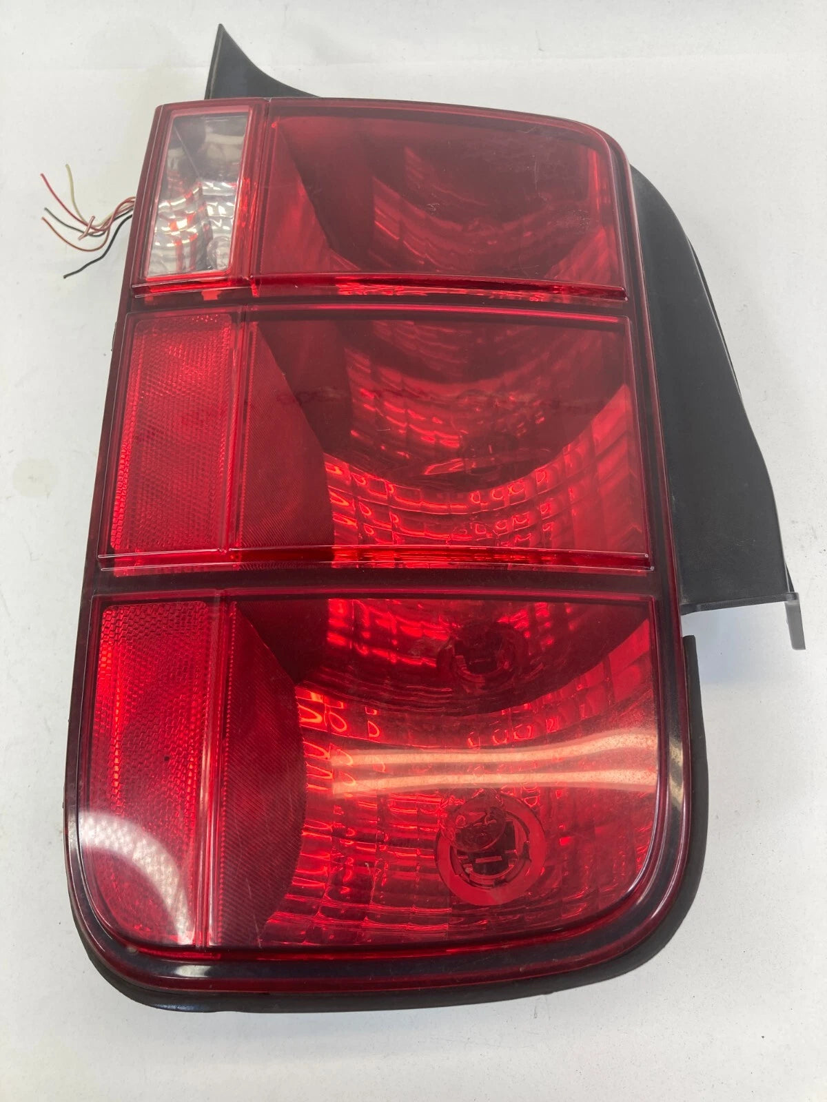 2005-2009 FORD MUSTANG PASSENGER RIGHT REAR TAILLIGHT LAMP ASSEMBLY 13A412AA OEM