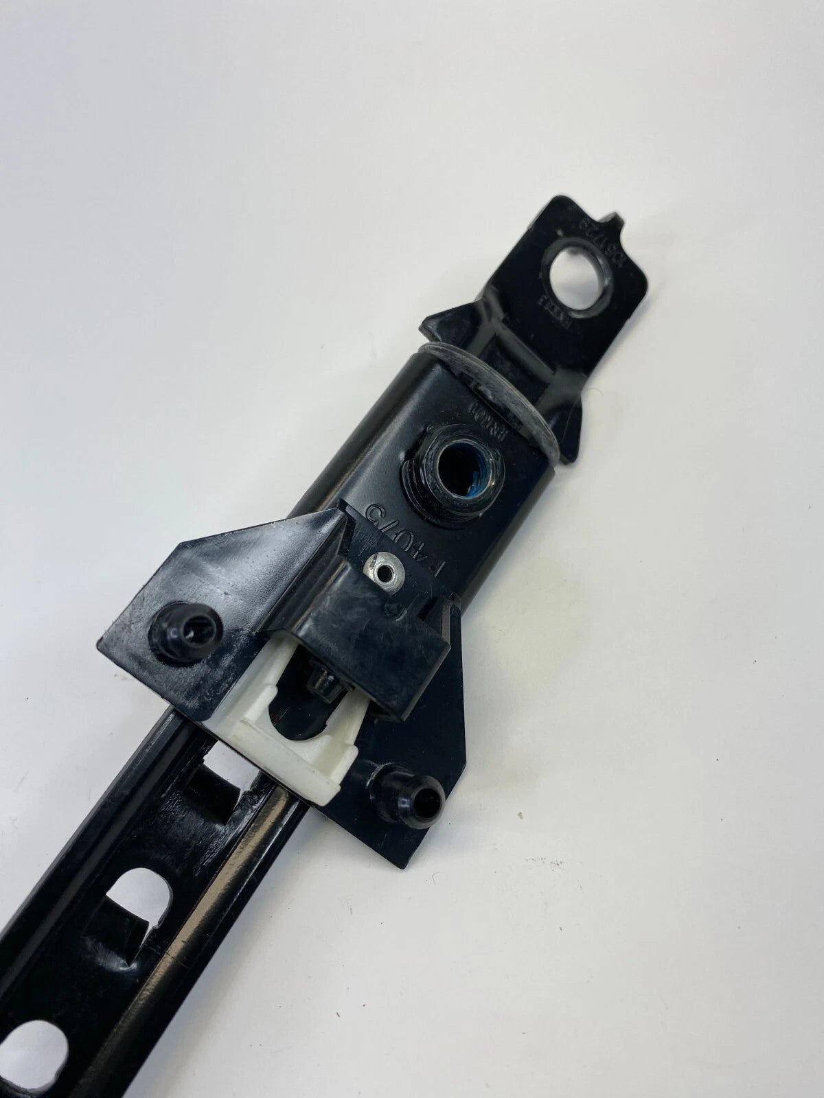 2010-2015 HYUNDAI TUCSON FRONT RIGHT PASSENGER SIDE SEAT BELT HEIGHT ADJUSTER