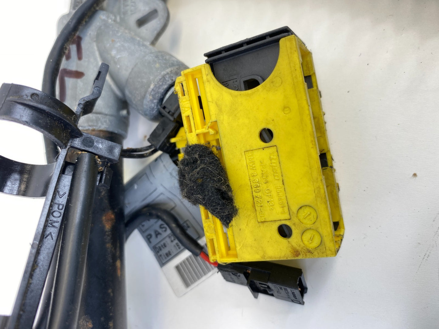 2003-2006 Range Rover Front Left Driver Side Seat Belt Buckle FR LH 83697210 OEM