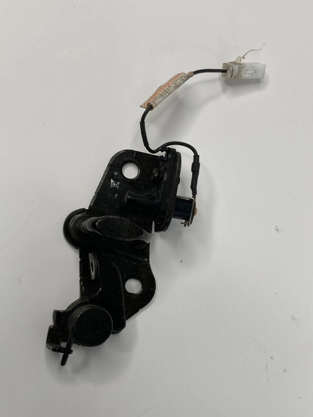 2002-2005 HYUNDAI SONATA HOOD LOCK LATCH PROTECTOR W/ CABLE 93230-39000 OEM