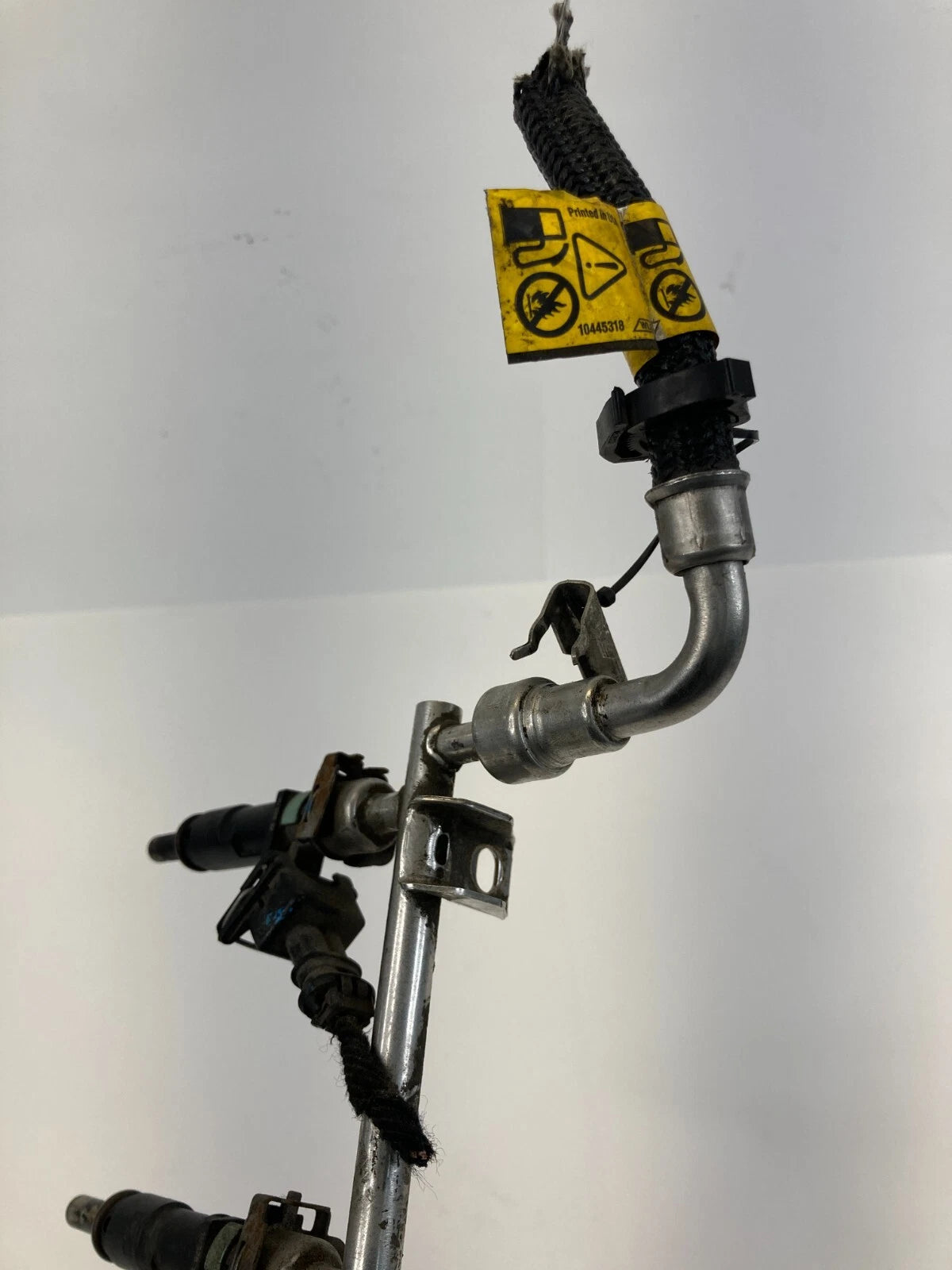 2011-2015 CHEVROLET CRUZE 1.8L L4 ENGINE FUEL INJECTION RAIL W/ INJECTORS ASSY