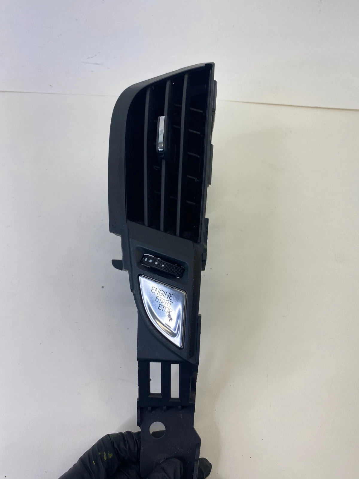 2013-2019 CADILLAC ATS CENTER DASH LEFT SIDE A/C AIR VENT GRILLE W/ START SWITCH