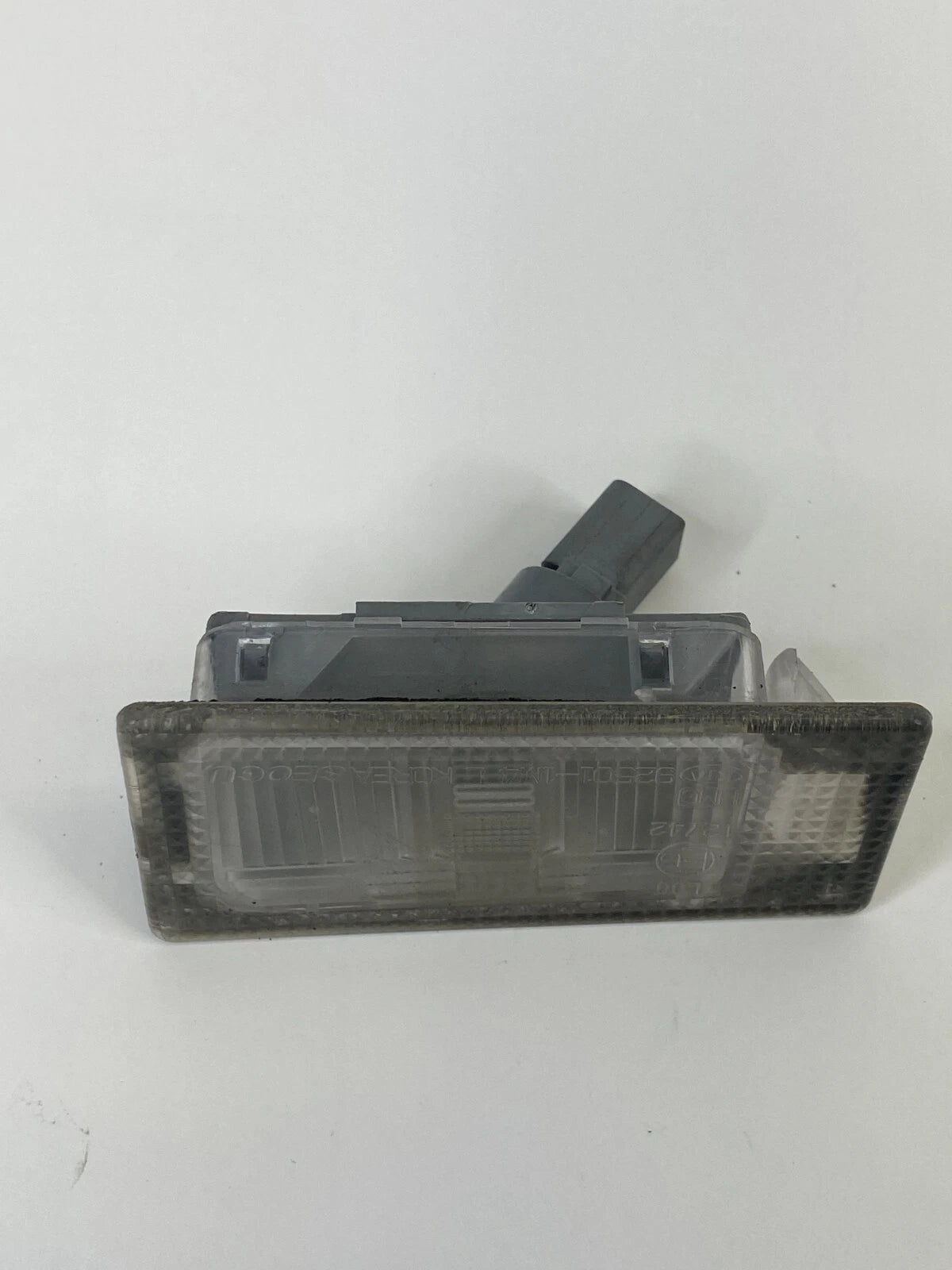 11-16 HYUNDAI ELANTRA REAR TRUNK LEFT LICENSE PLATE LIGHT LAMP 92501-1M4 OEM