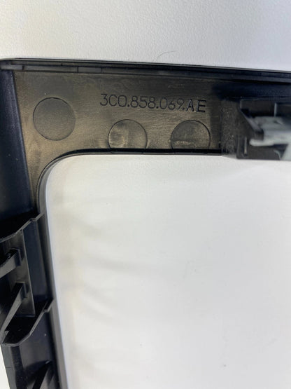 2009-2011 VOLKSWAGEN CC CENTER DASH RADIO PANEL TRIM COVER BEZEL 3C0-858-069 OEM