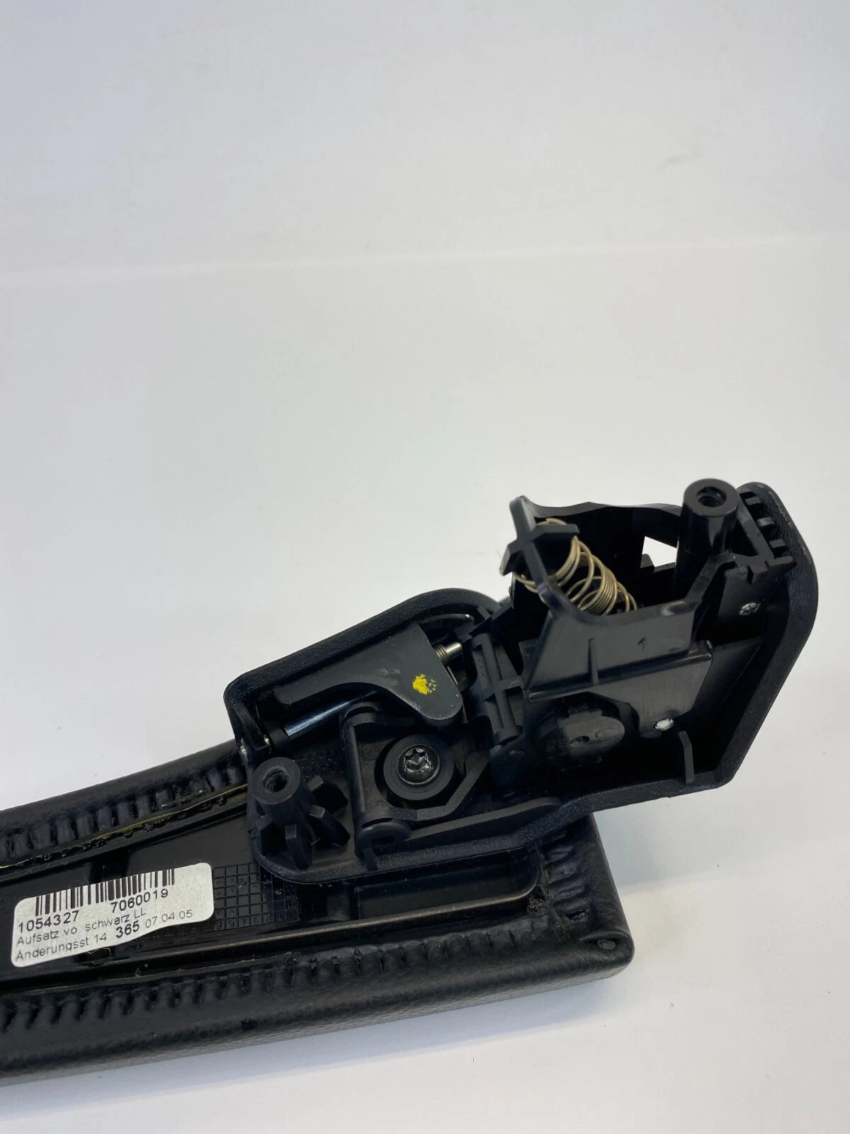 04-07 BMW 530I 525I FRONT CENTER CONSOLE ARMREST ARM REST STRIP TRIM TOP 7060019