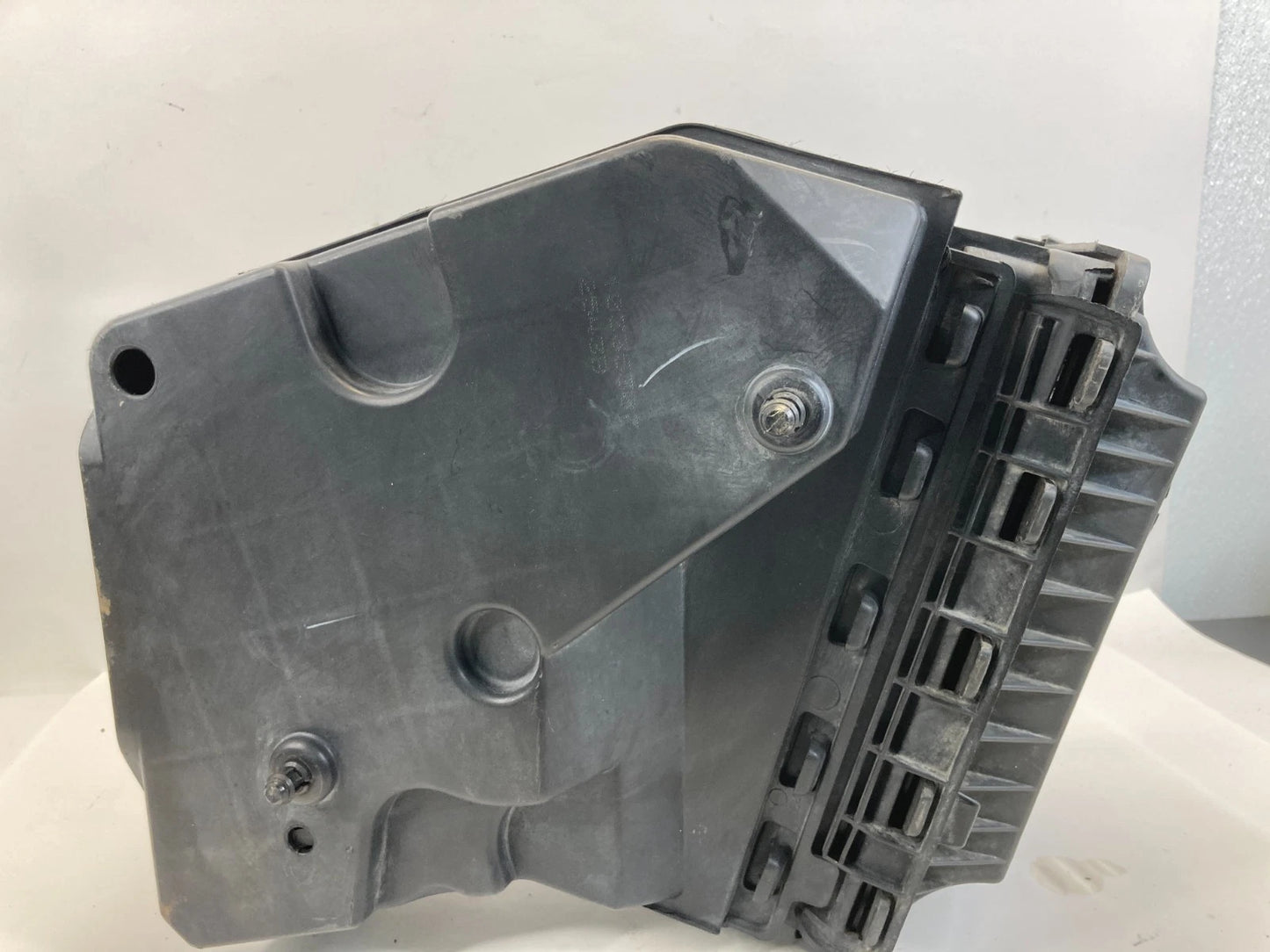 2000-2005 CHEVROLET MONTE CARLO 3.8L AIR INTAKE CLEANER BOX ASSEMBLY OEM