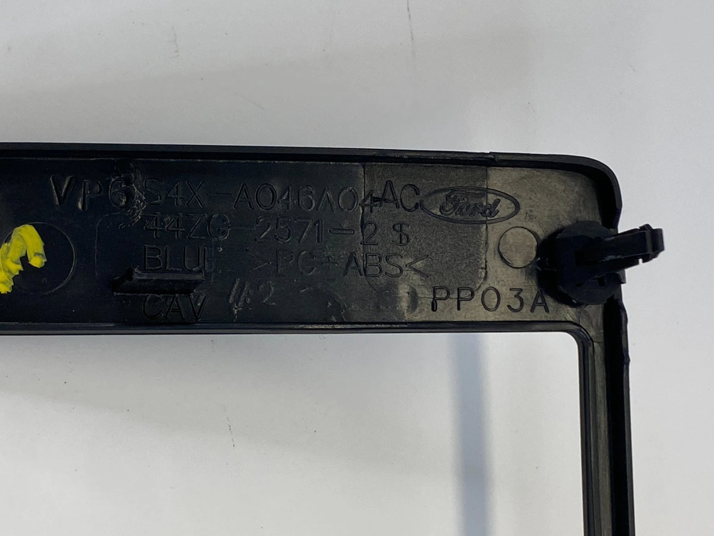 05-07 FORD FOCUS RADIO DASH BEZEL CLIMATE CONTROL TRIM PANEL OEM VP6S4XA046A04AC