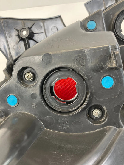 2008-2010 SATURN VUE REAR RIGHT SIDE QUARTER PANNEL MOUNTED TAIL LIGHT TAILLIGHT