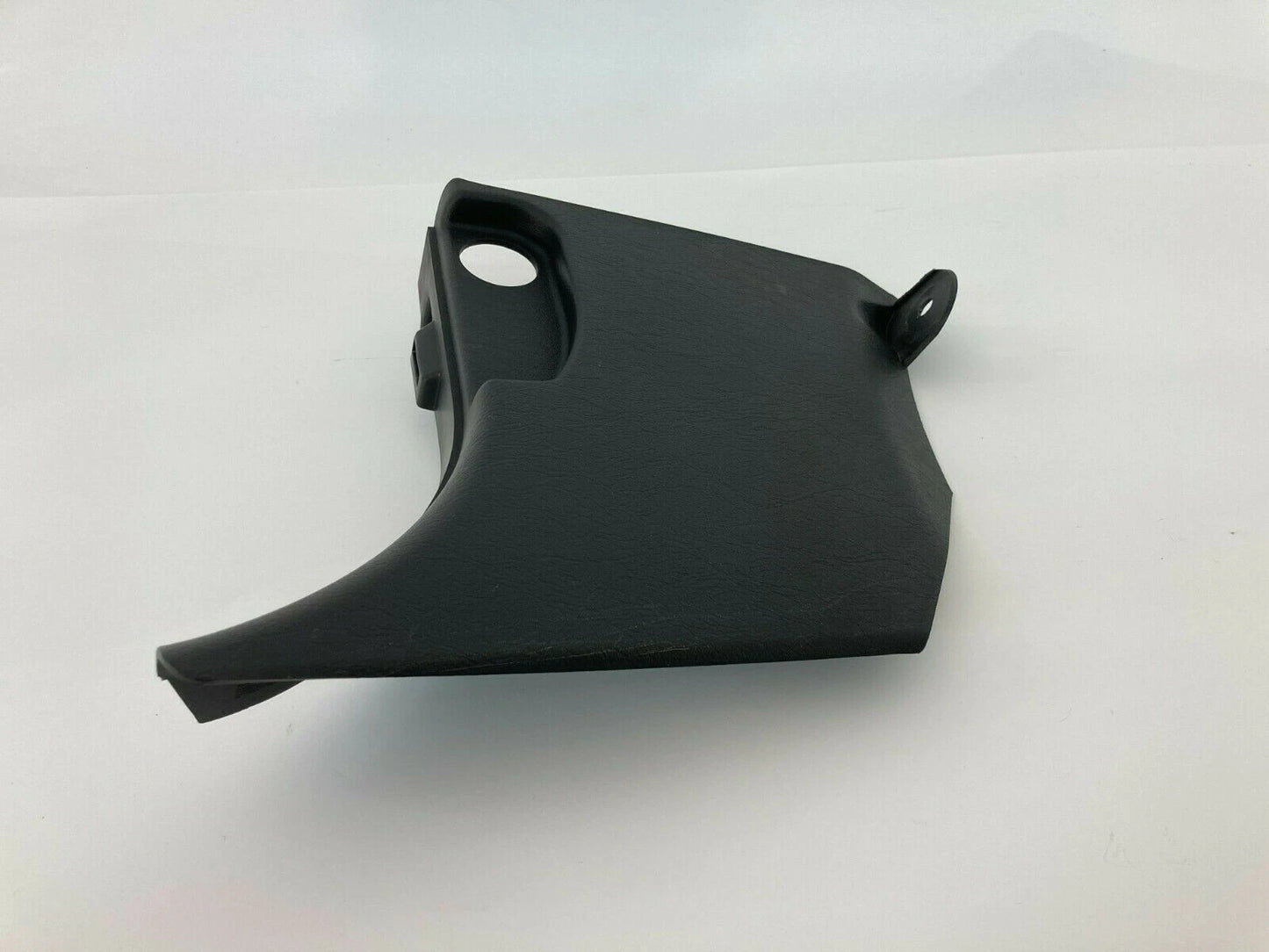2004-2006 KIA AMANTI FRONT LEFT DRIVER SIDE KICK PANEL COVER TRIM 85823-3F00