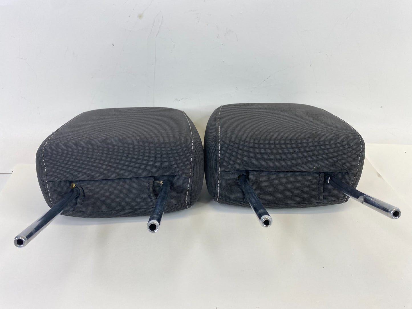 2012-2014 Ford Focus SEDAN Front Left & Right Seat Headrest Head Rest Set Cloth