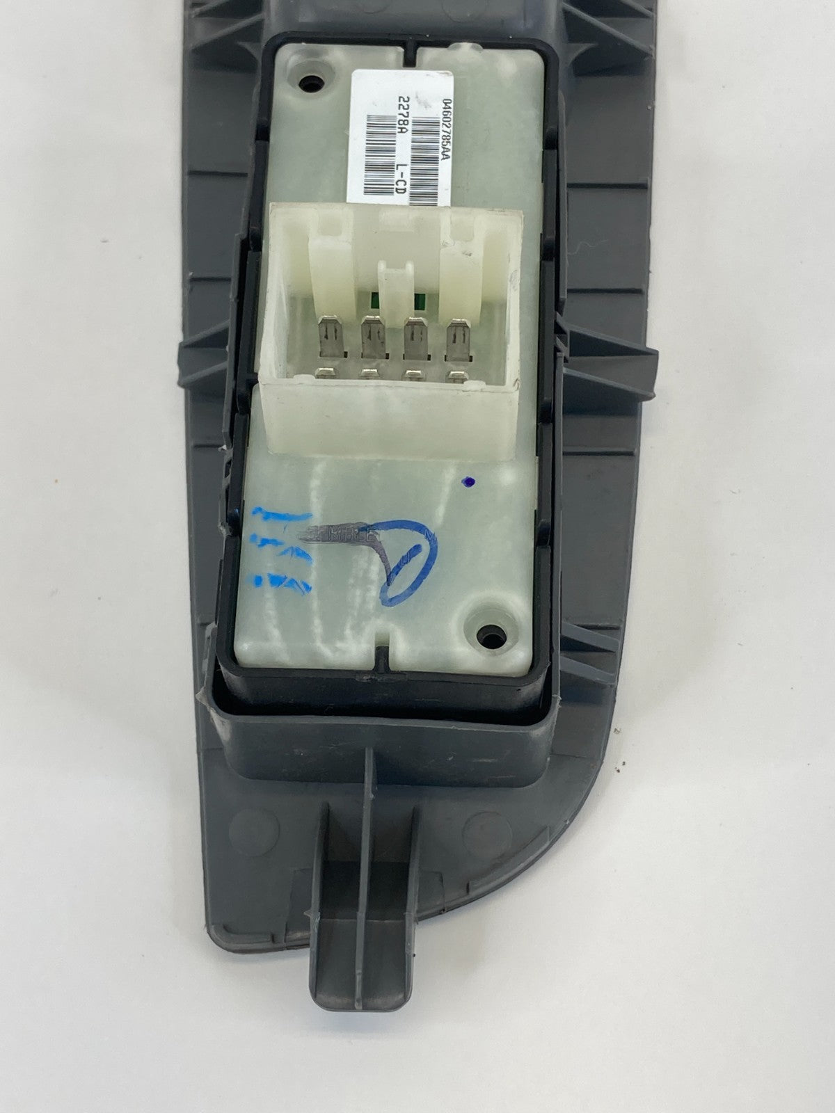 2005 Dodge Magnum Front Right Side Door Window & Lock Switch w/ Bezel 4602785AA