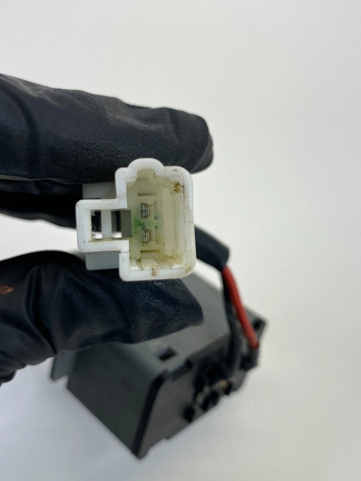 2009-2011 KIA BORREGO FUEL DOOR RELEASE BUTTON SWITCH OEM 93590-2J000