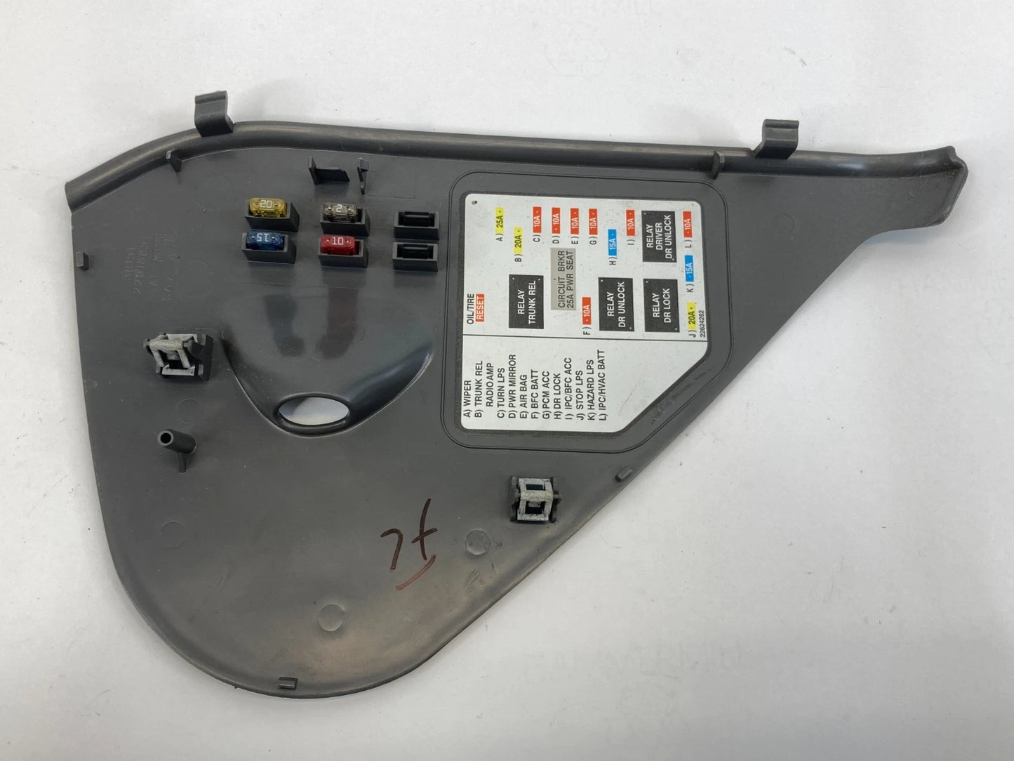 02-05 PONTIAC GRAND AM FRONT LEFT SIDE DASH FUSE BOX END CAP TRIM COVER 22618851