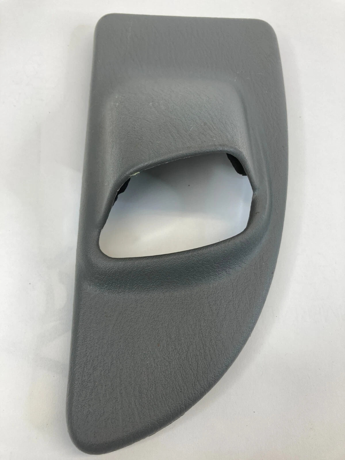 2004-2007 DODGE CARAVAN REAR LEFT SIDE SEAT BELT TRIM BEZEL 0RT33TRMAA OEM