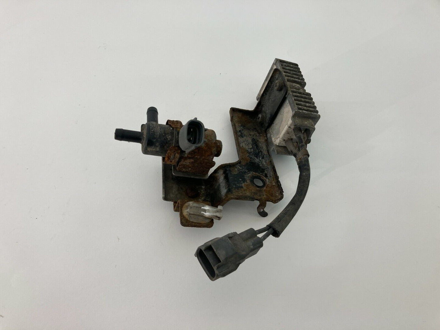 2001-2004 Toyota Sequoia 4.7L Vapor Canister Valve Vacuum Switch 90910-12246 OEM