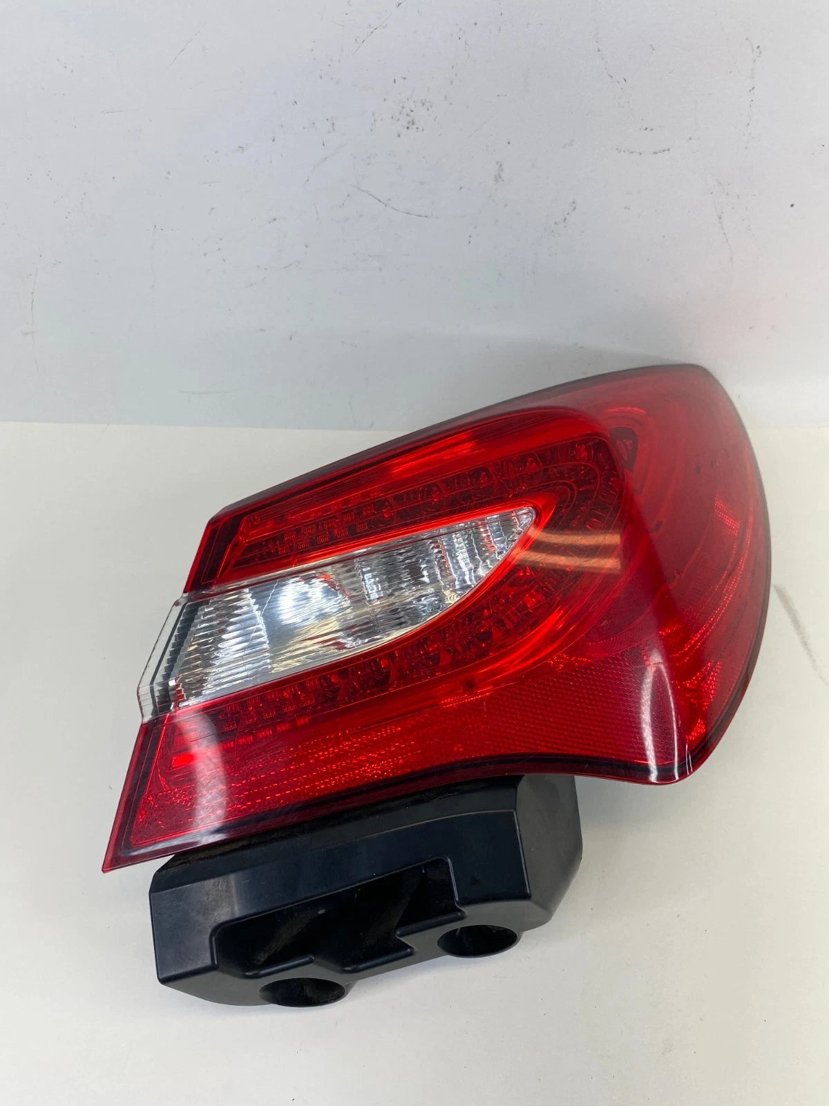 2011-2014 CHRYSLER 200 REAR RIGHT PASSENGER SIDE TAIL LIGHT LAMP 05182524A OEM
