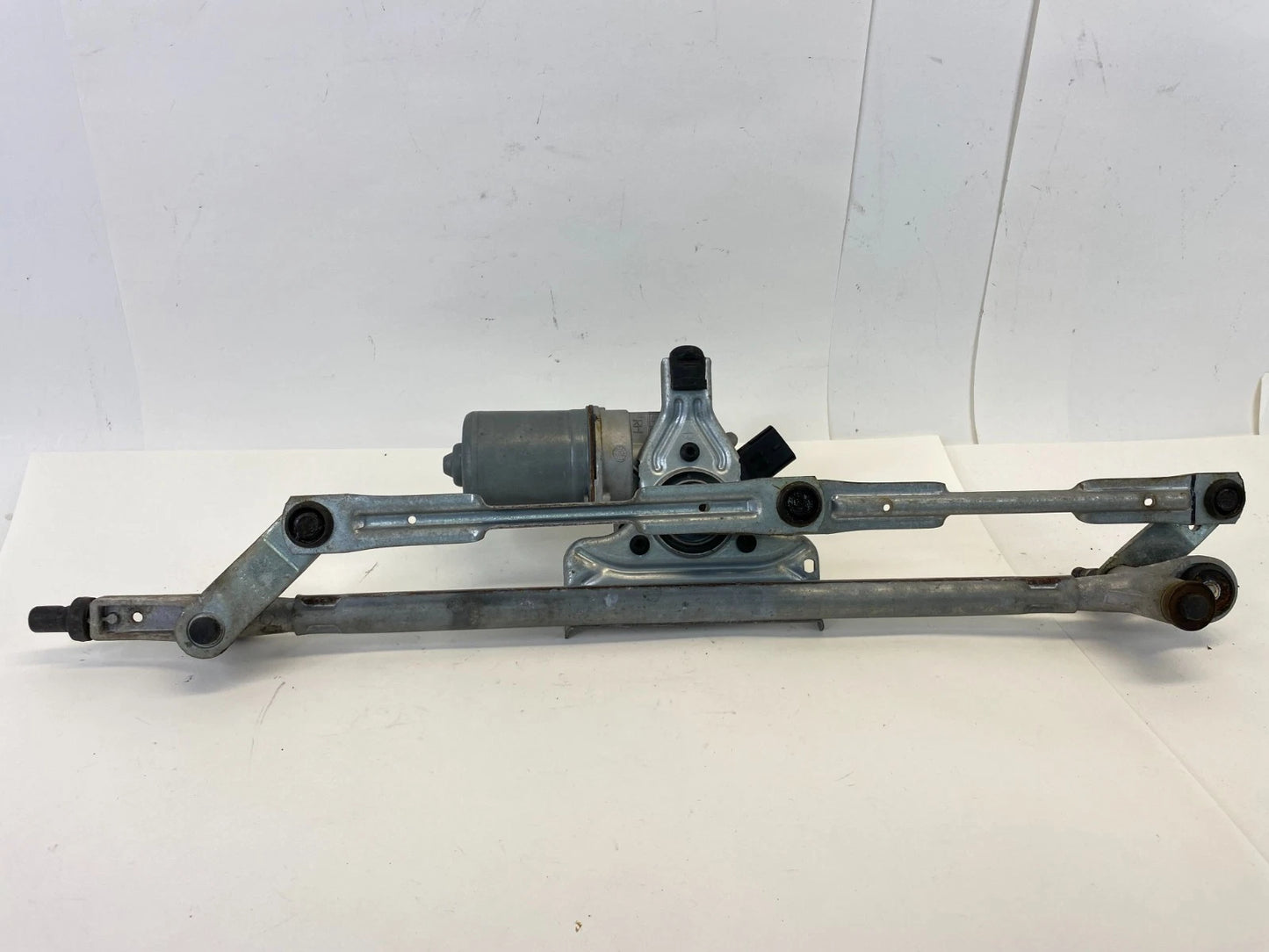 2008-2020 DODGE GRAND CARAVAN FRONT WINDSHIELD WIPER MOTOR W/ LINKAGE W000011423