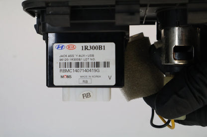 2012-2017 HYUNDAI ACCENT JACK AUX USB PORT CONNECTOR BEZEL ASSY 84621-1R200 OEM