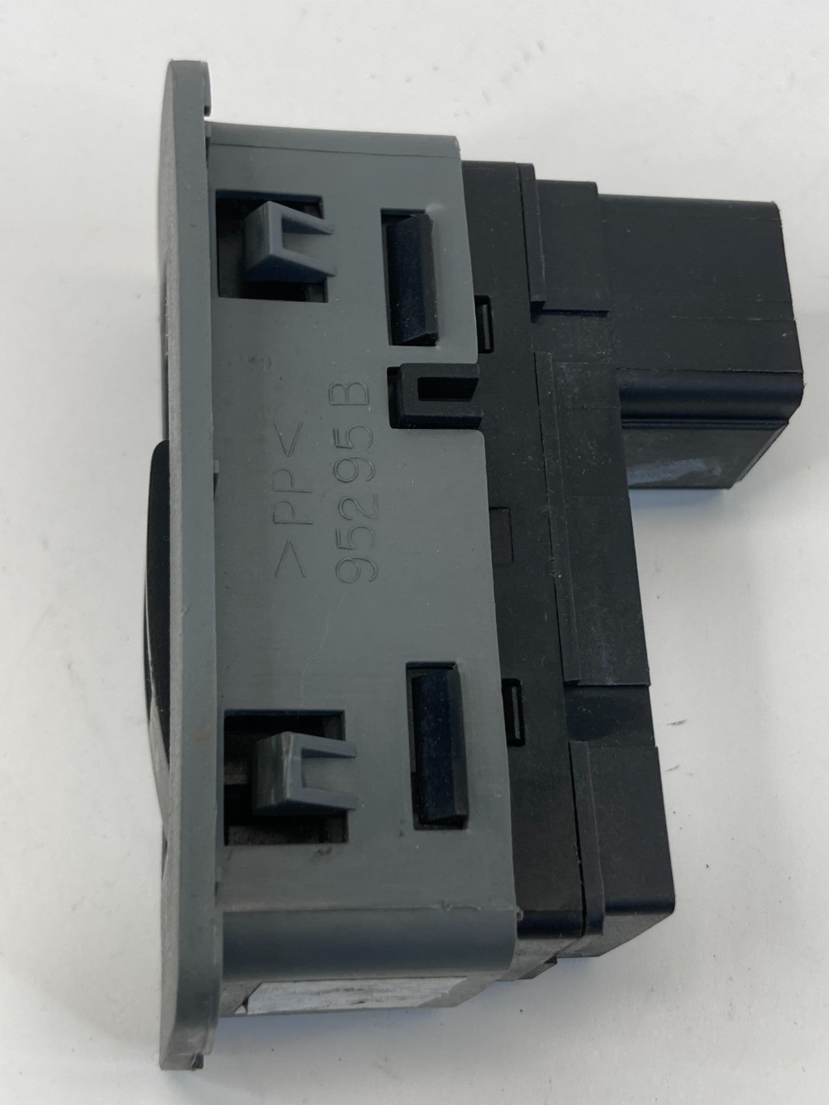 2005 Dodge Magnum 2004 2005 Durango Rear Door Window Control Switch 04602345AF