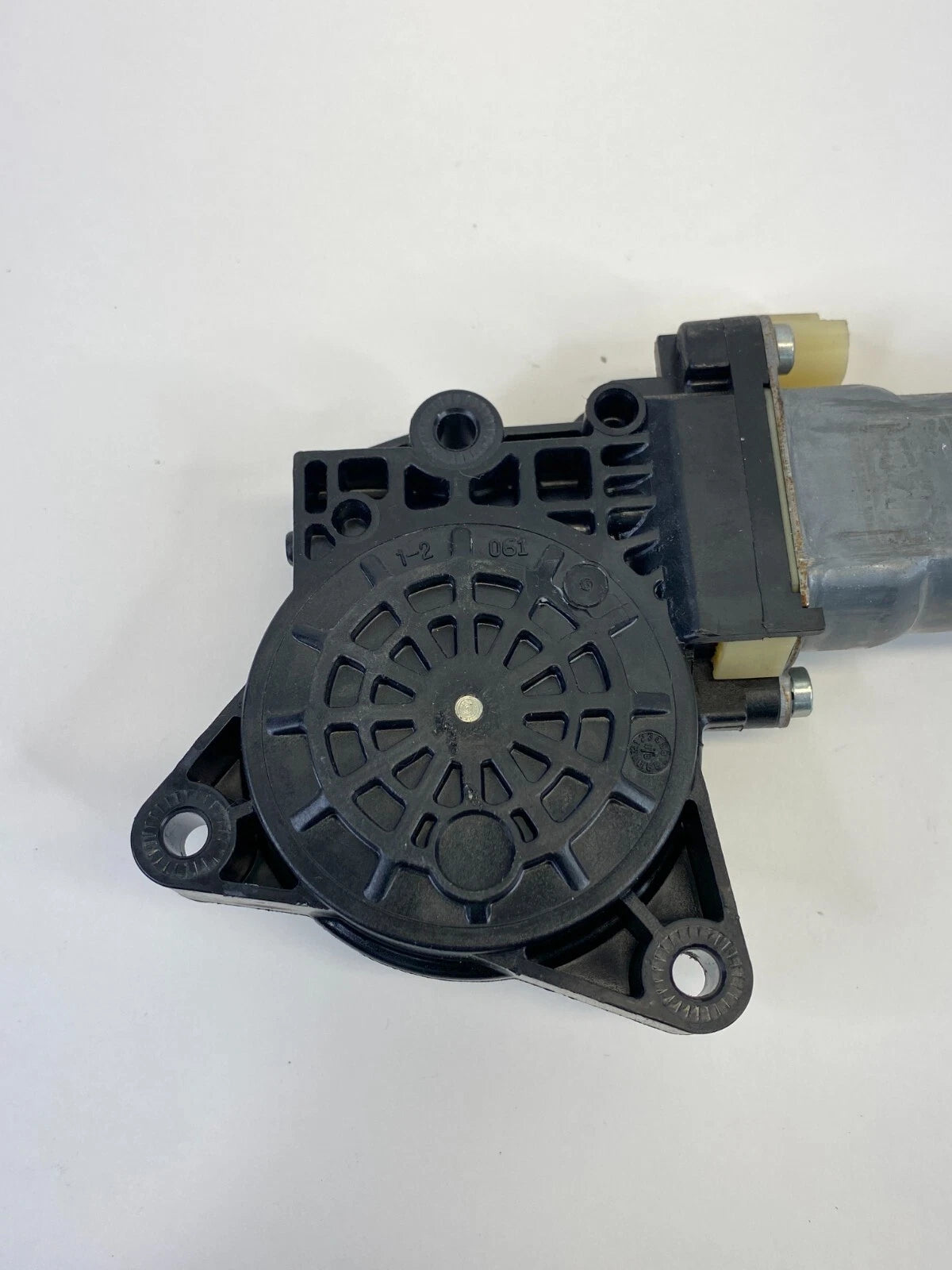 2009 2010 2011 KIA BORREGO REAR LEFT BACK DOOR POWER WINDOW MOTOR OEM