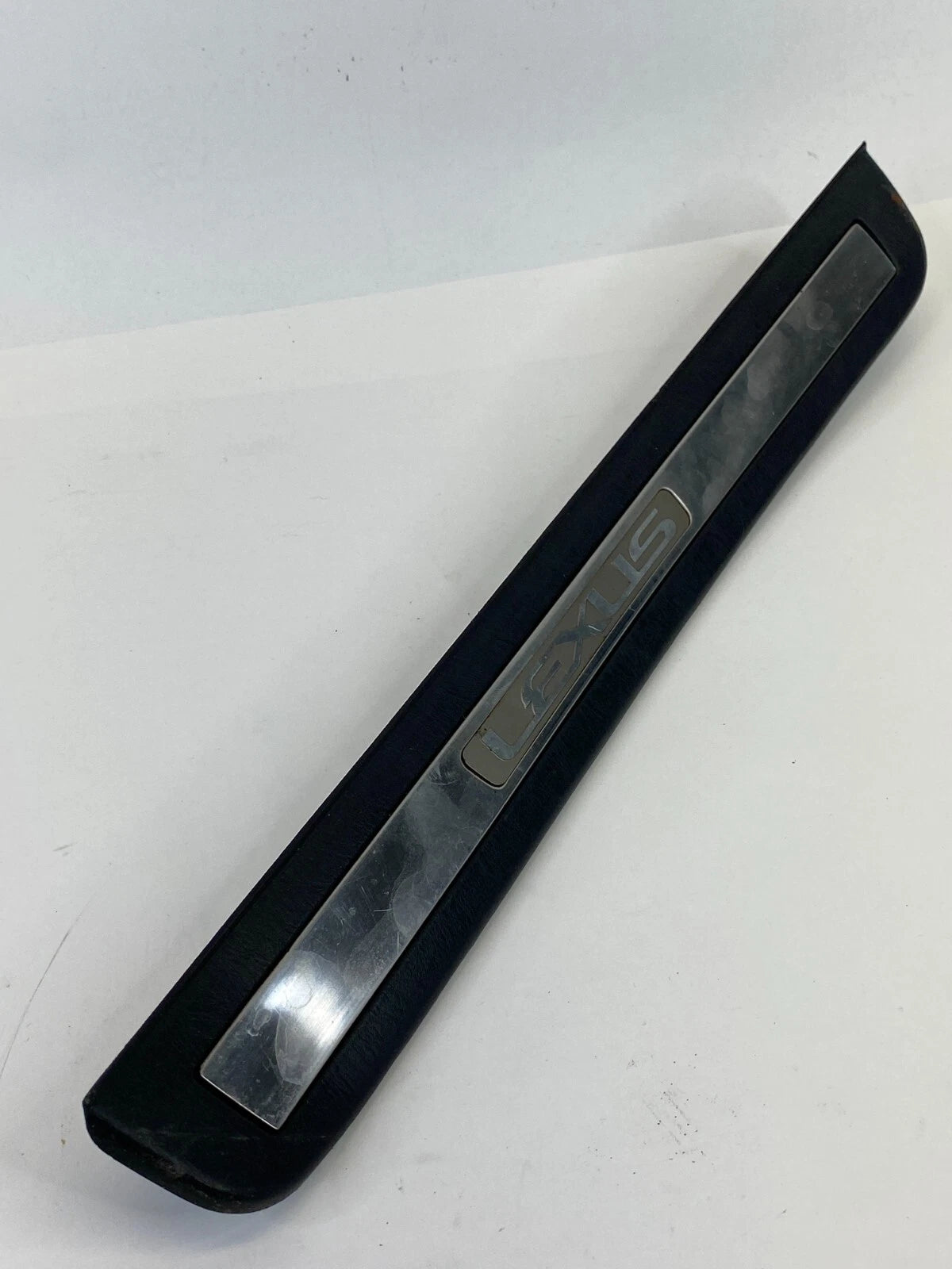 1998-2005 LEXUS GS300 REAR LEFT SIDE DOOR SILL SCUFF STRIP PLATE 67916-30090 OEM