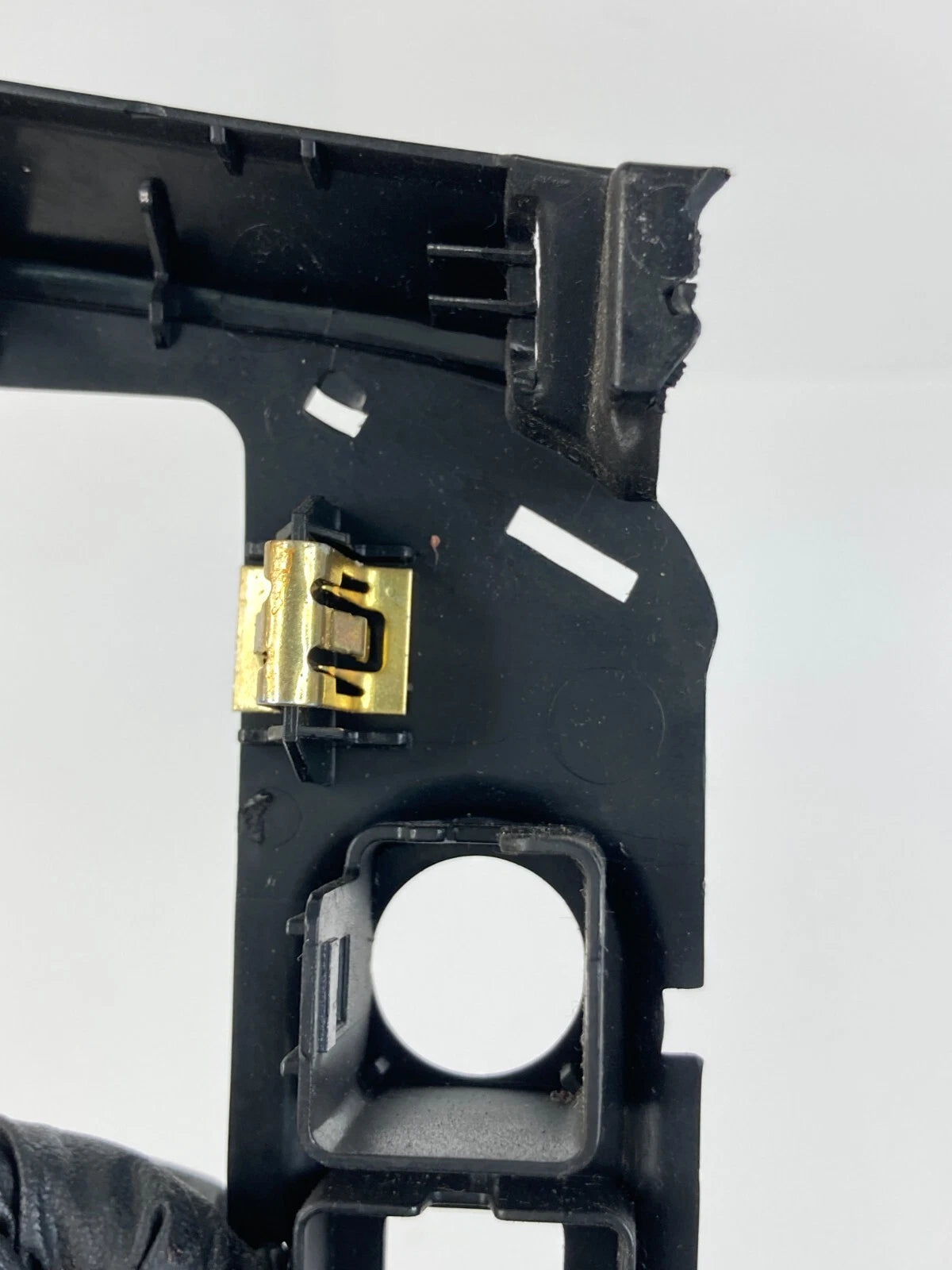 2008-2012 CHEVROLET MALIBU DASH RADIO CLIMATE CONTROL BRACKET SUPPORT COVER
