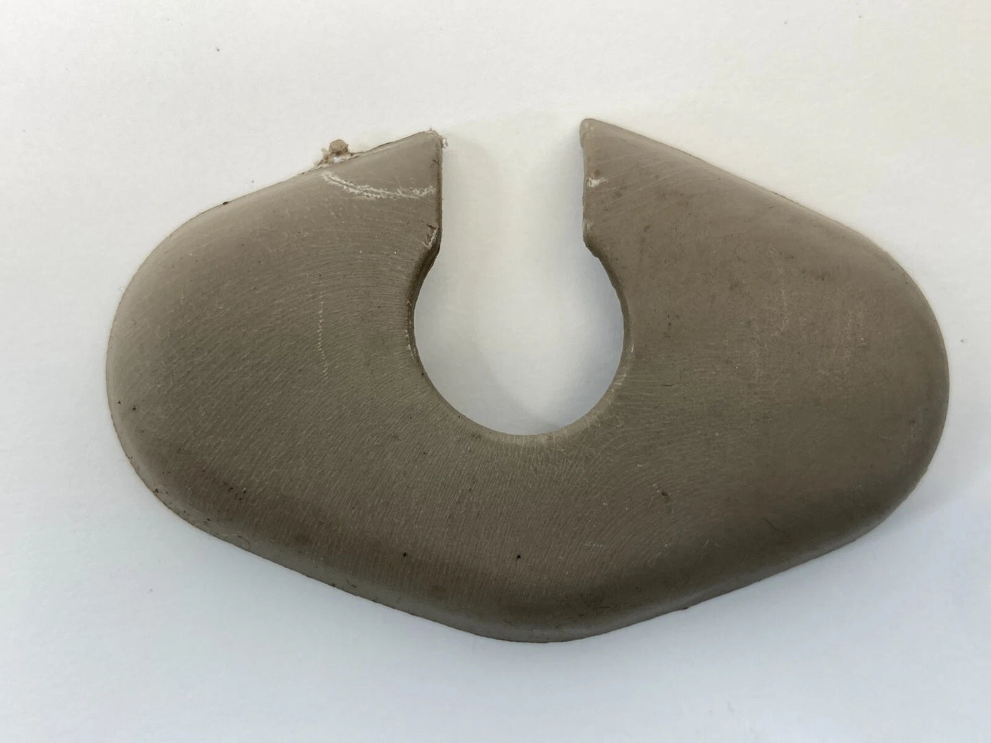 2005-2007 KIA SORENTO FRONT RIGHT PASSENGER SIDE SUNVISOR SCREW SUN VISOR COVER