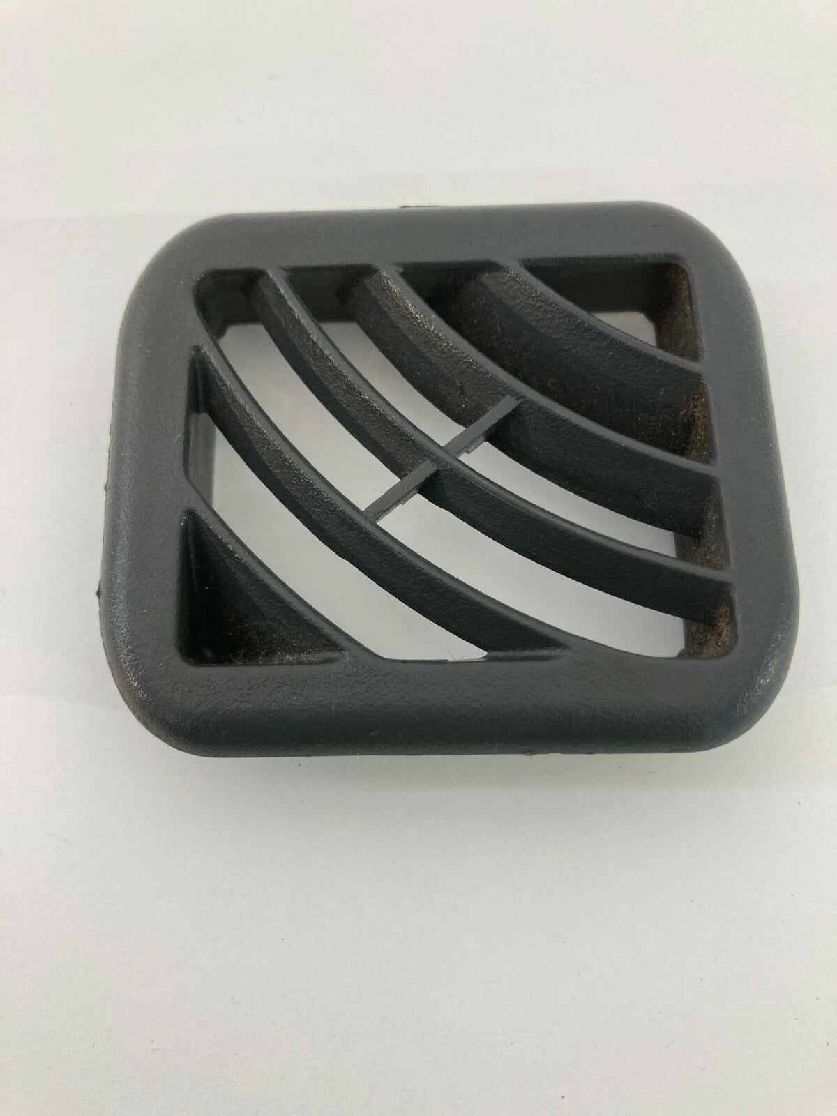 2002 2003 GMC ENVOY XL CENTER CONSOLE AC AIR VENT OUTLET GRILLE COVER BEZEL OEM