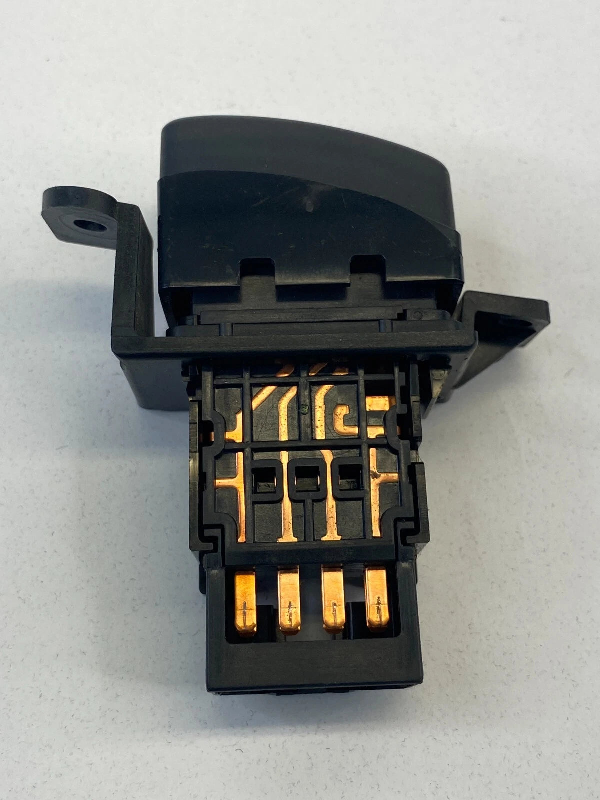 2000-2004 SUBARU OUTBACK SEDAN 4-DR EMERGENCY HAZARD CONTROL SWITCH BUTTON 06901