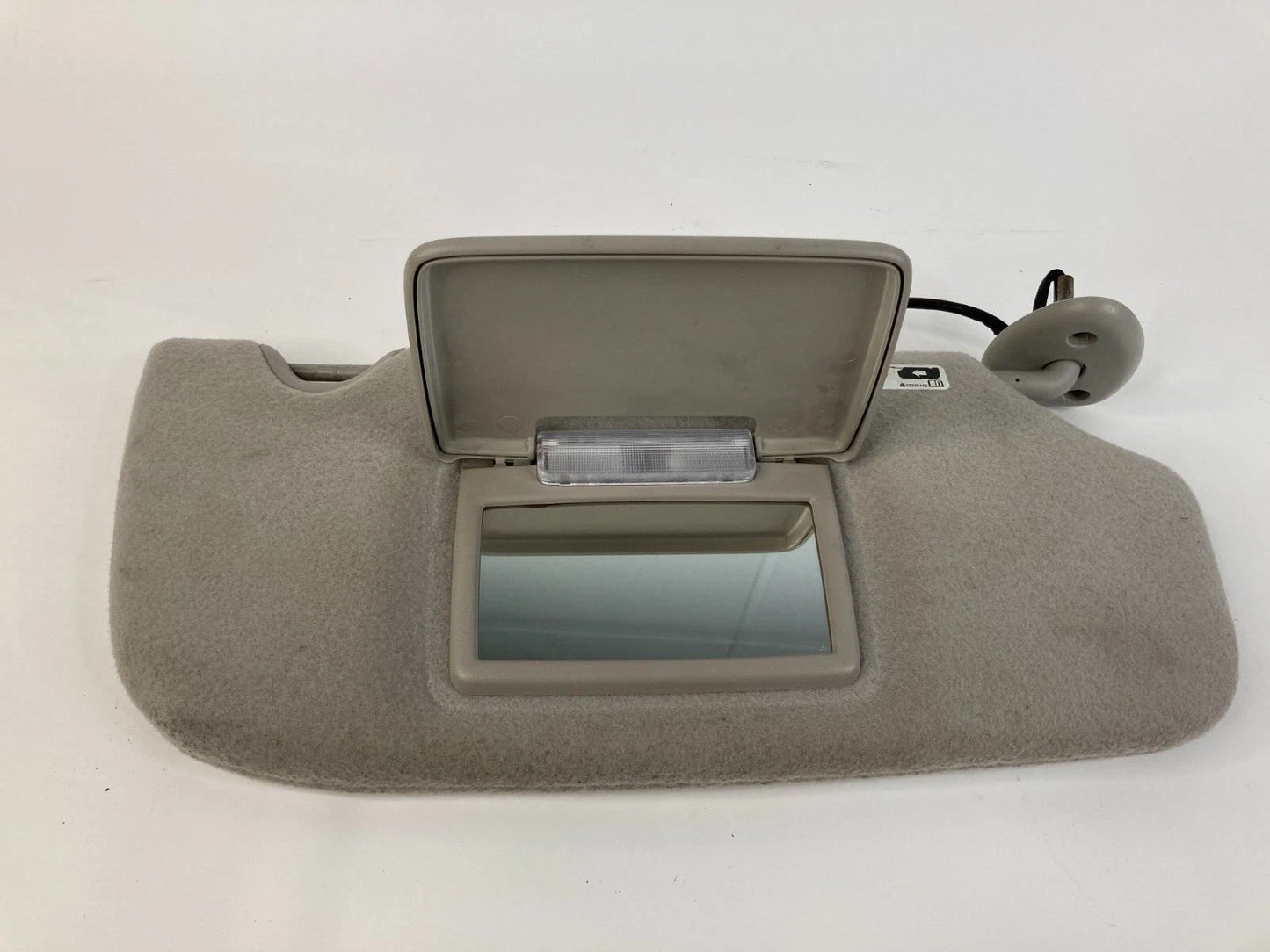 2005 2006 2007 GMC ENVOY FRONT RIGHT PASSENGER SUNVISOR SUN VISOR W ILLUMINATION