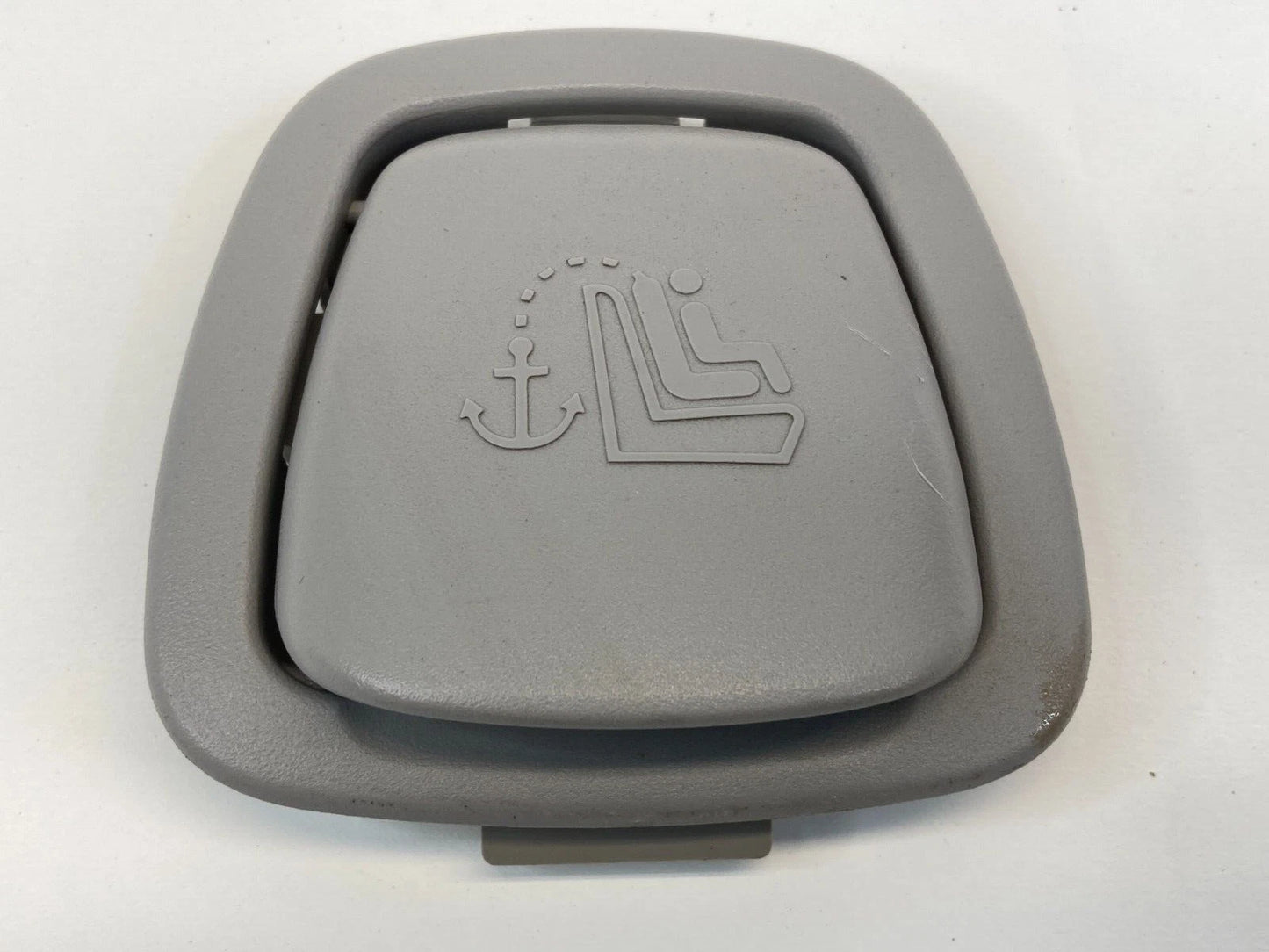 1998-2002 LINCOLN TOWN CAR REAR SEAT BELT ANCHOR CHILD PLATE COVER YW13-54613E54